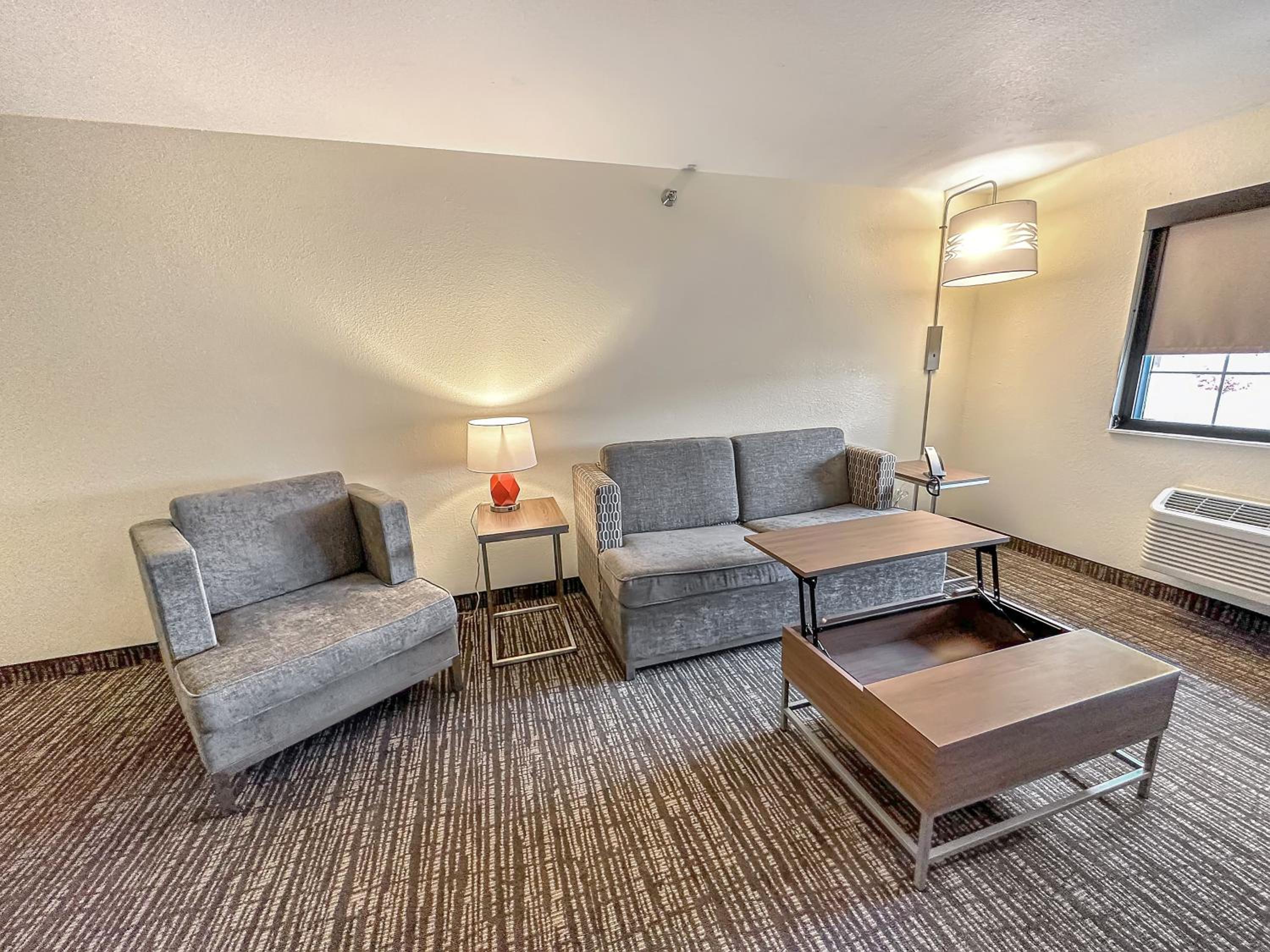 Deluxe Suite with Spa Bath photo 1