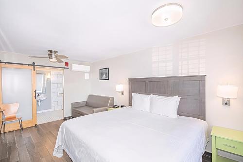Deluxe King Room photo 1