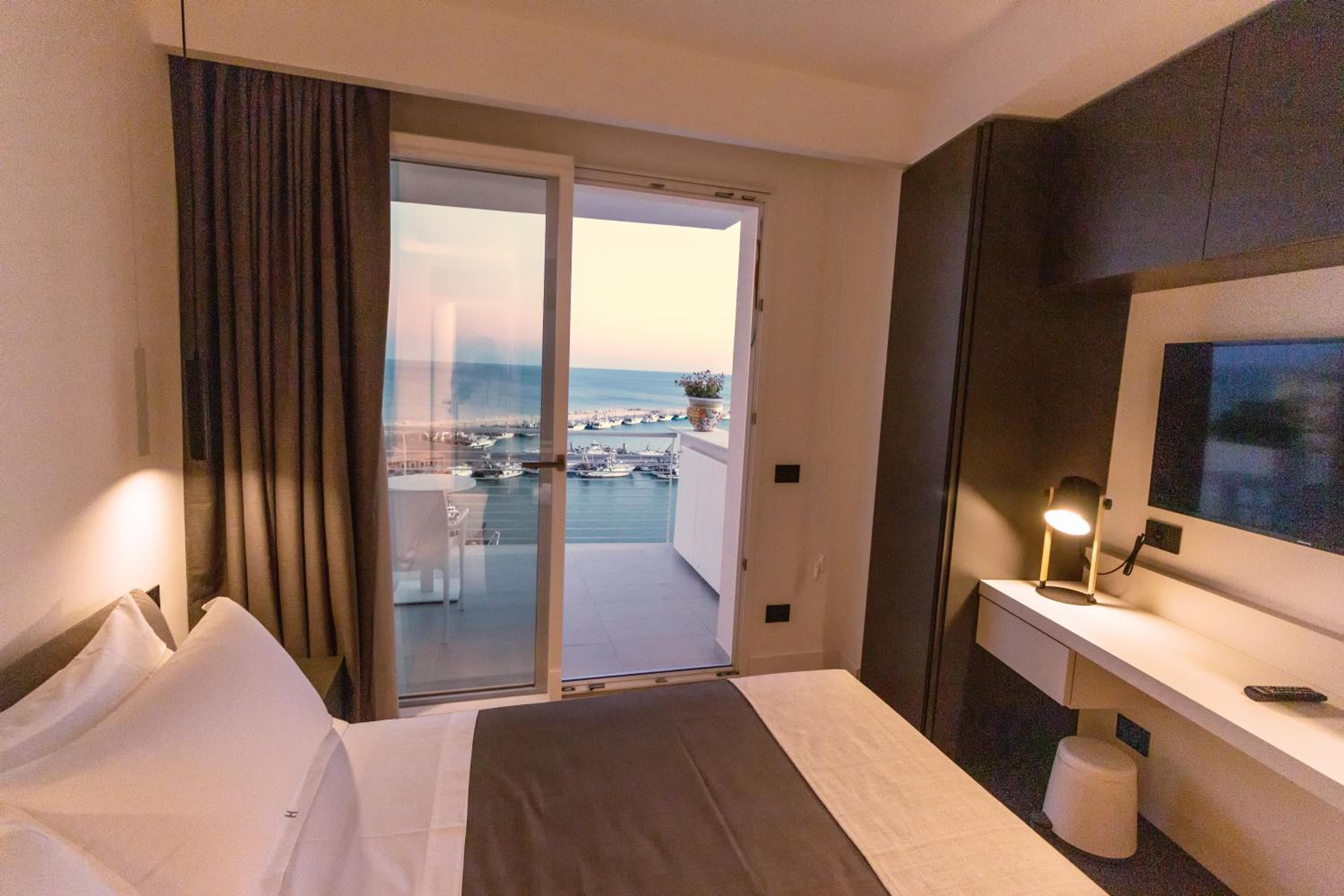 Family Room with Sea View