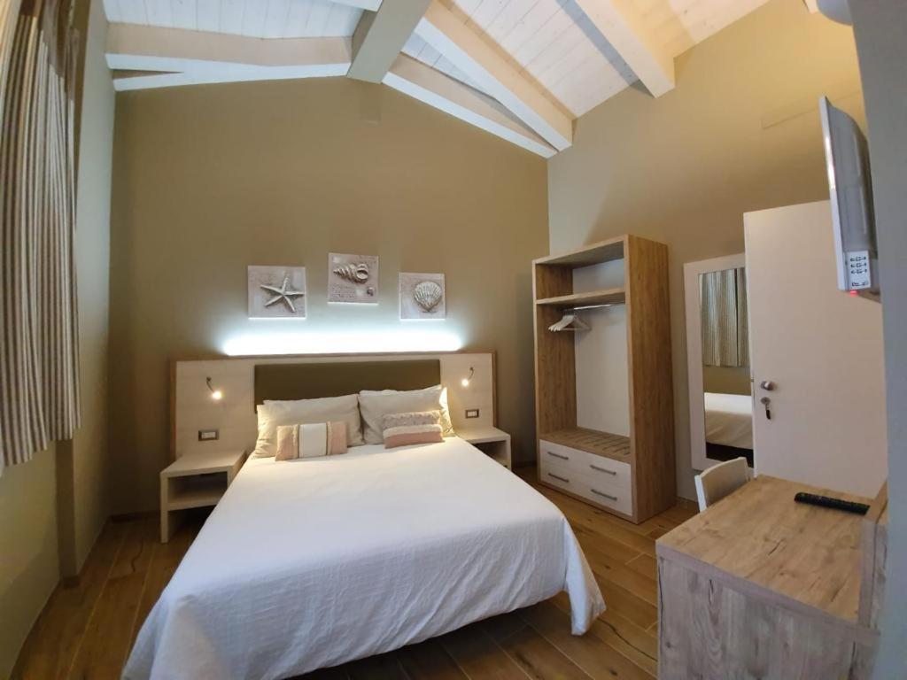 Deluxe Room - Photo 2