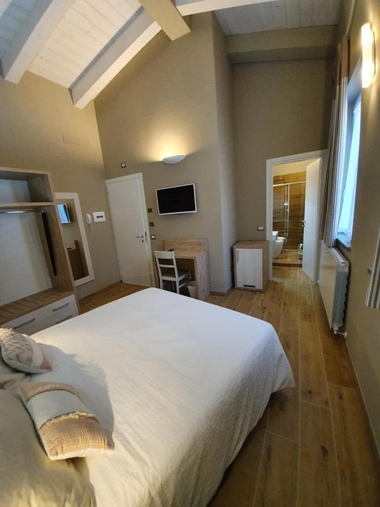 Deluxe Room - Photo 4