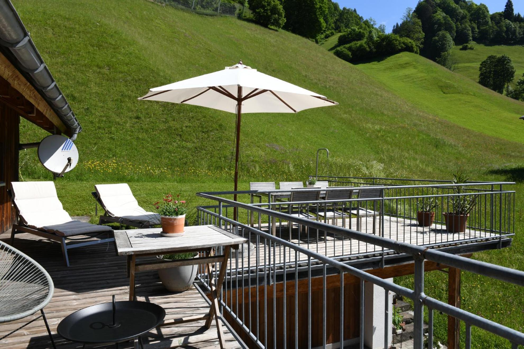 Two-Bedroom Apartment with Mountain View photo 3