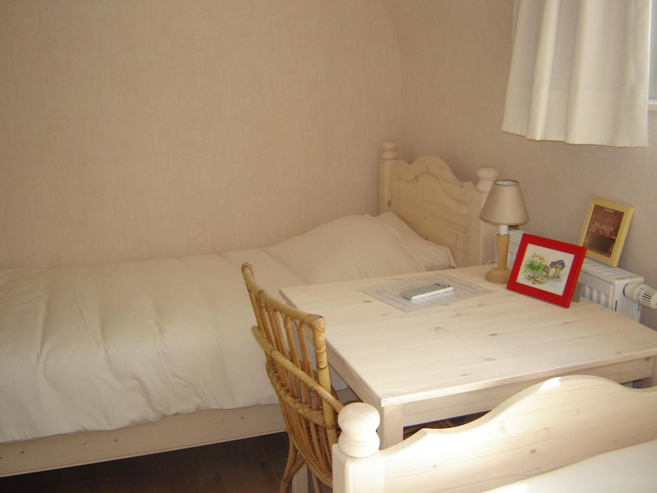 Single Room with Bathroom photo 2