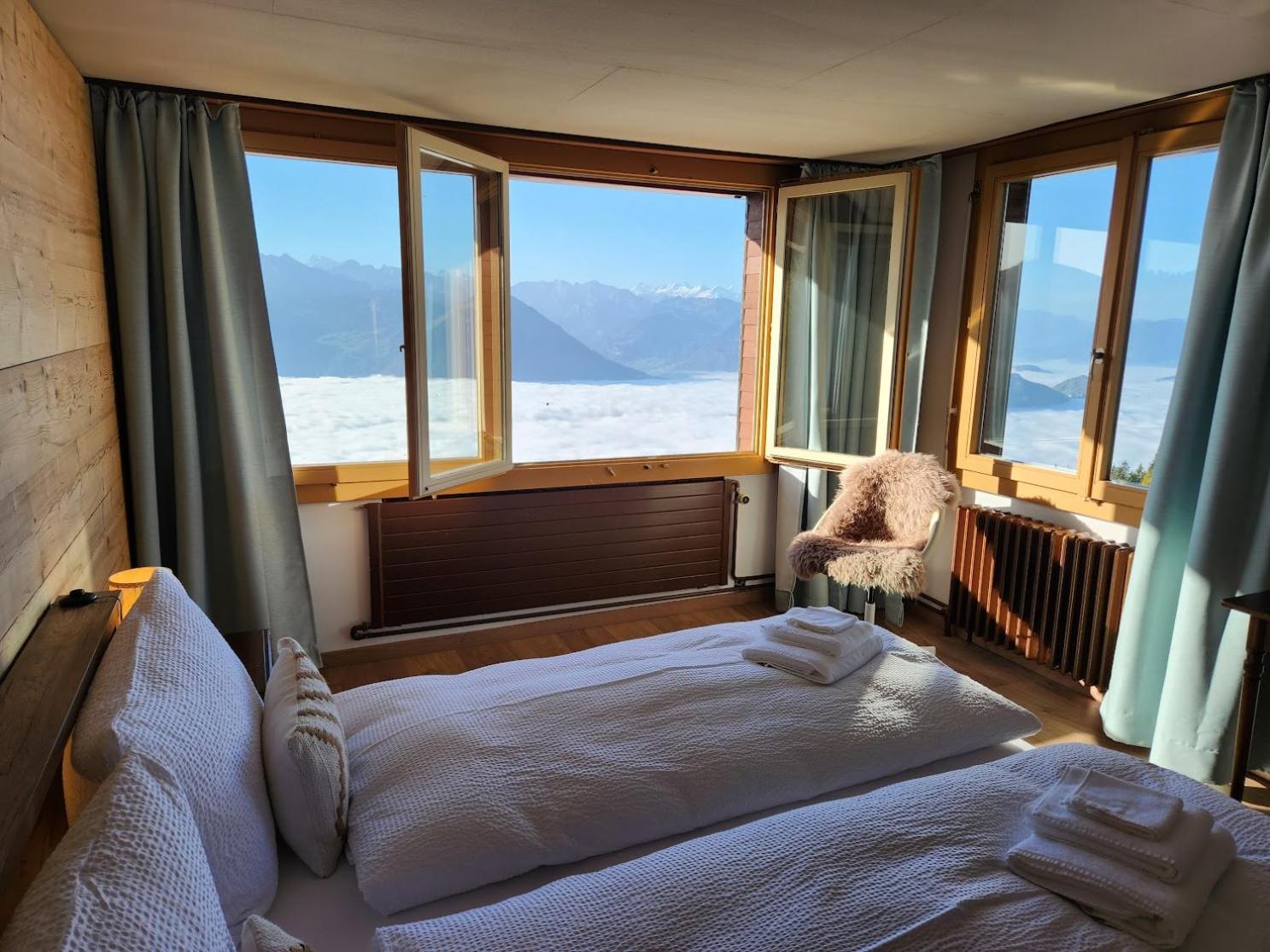 Deluxe Room with Lake and Mountain View - Photo 7