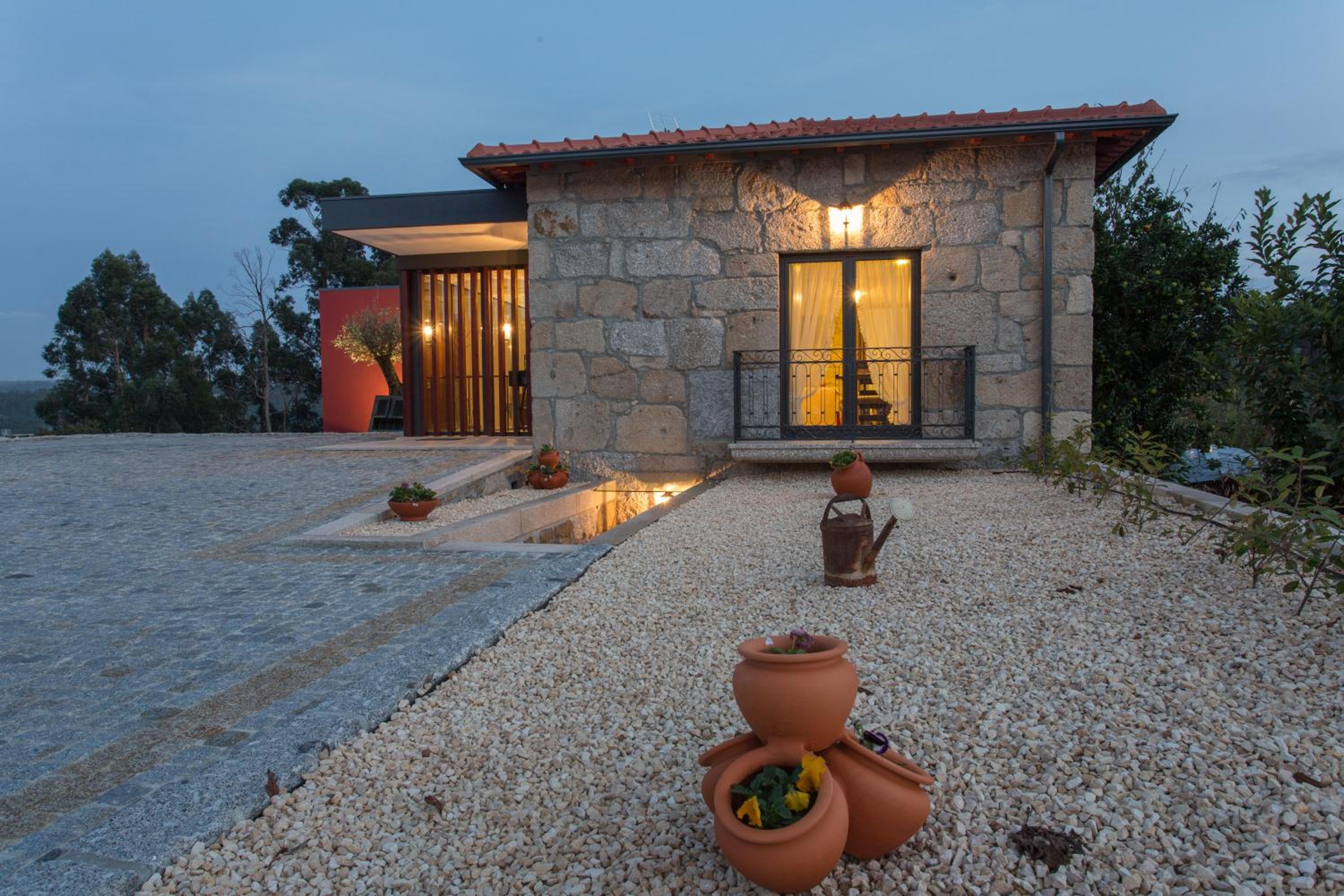 Five-Bedroom House photo 2