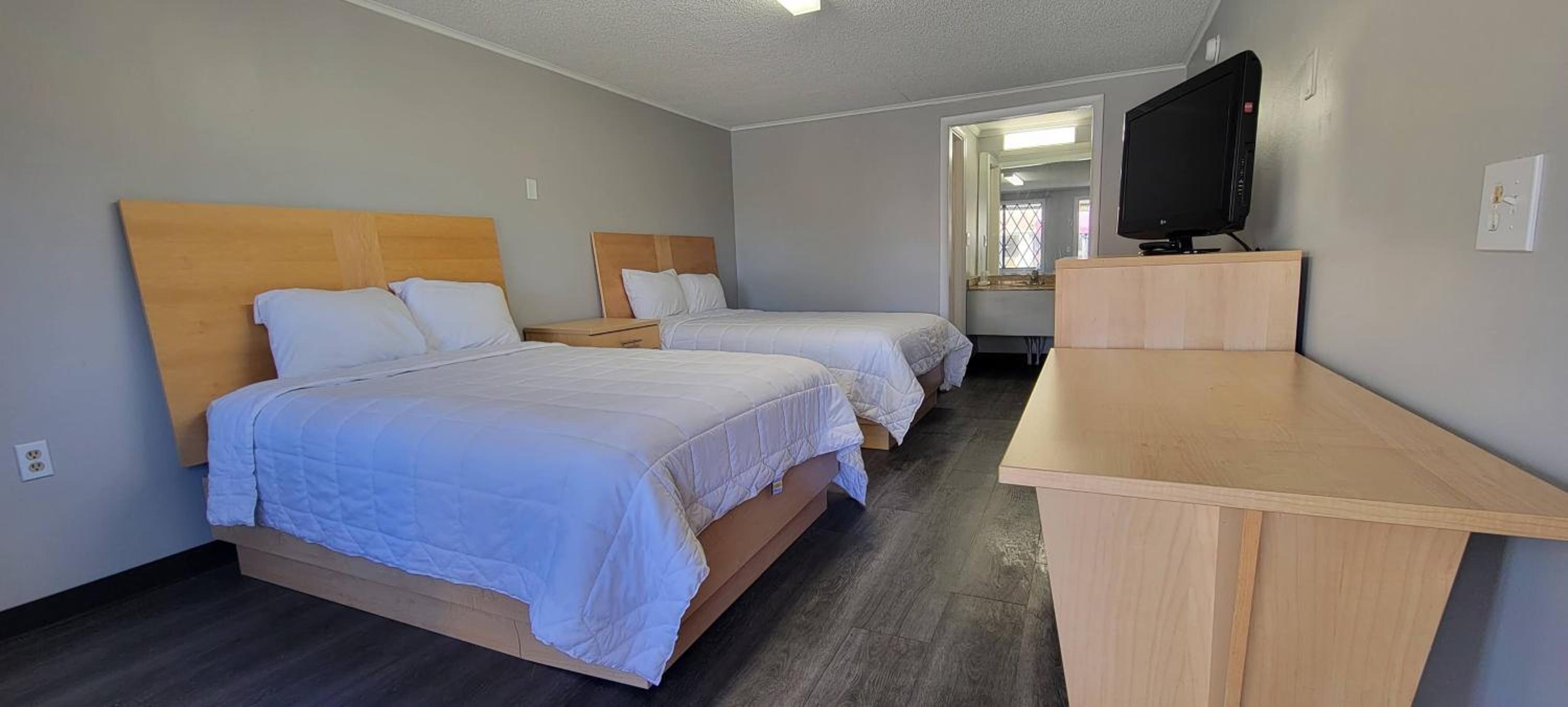 Deluxe Double Room (2 Adults + 1 Child) - Photo 5