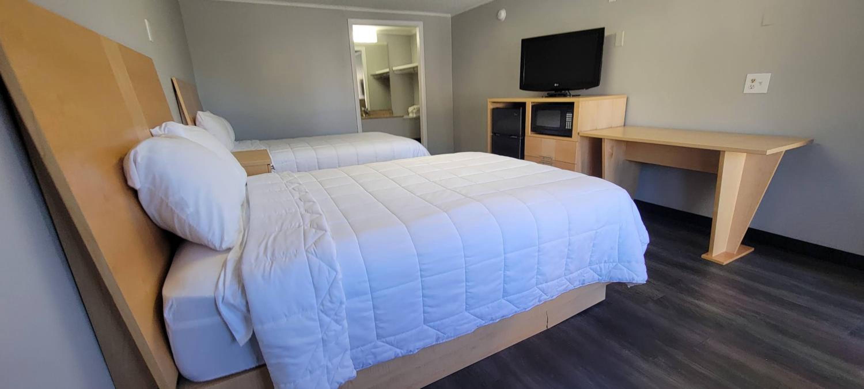 Deluxe Double Room (2 Adults + 1 Child) - Photo 3