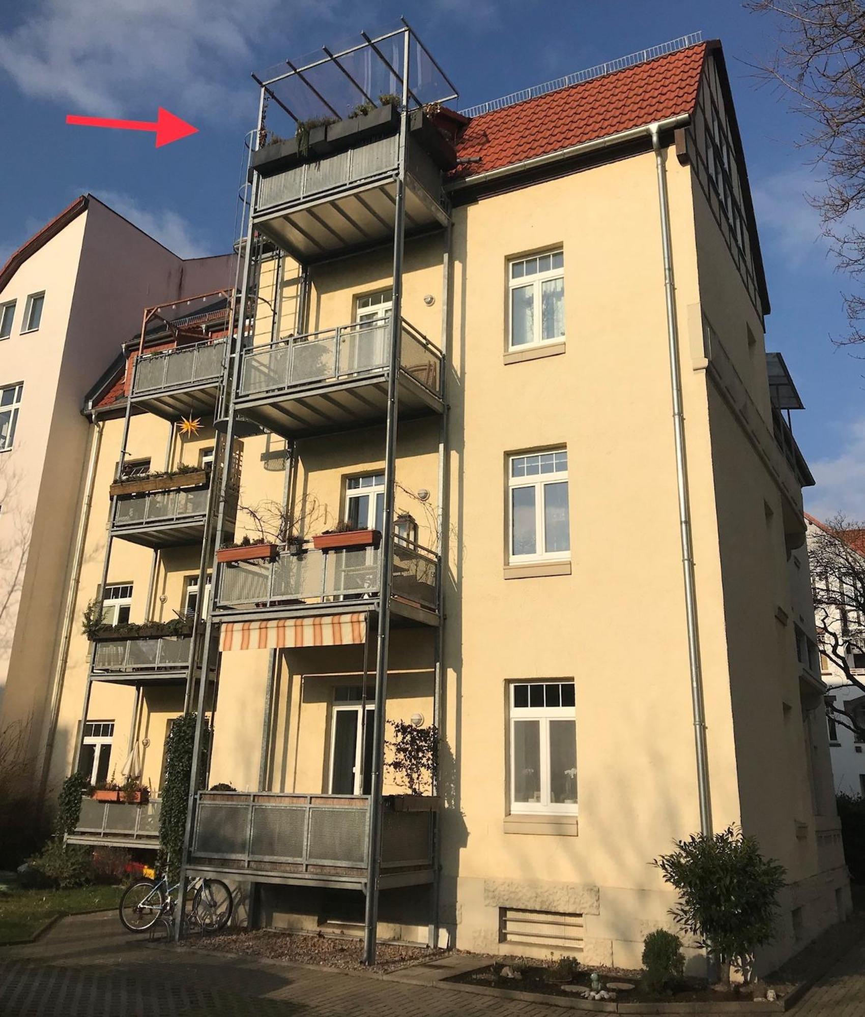 Apartment with Balcony photo 3