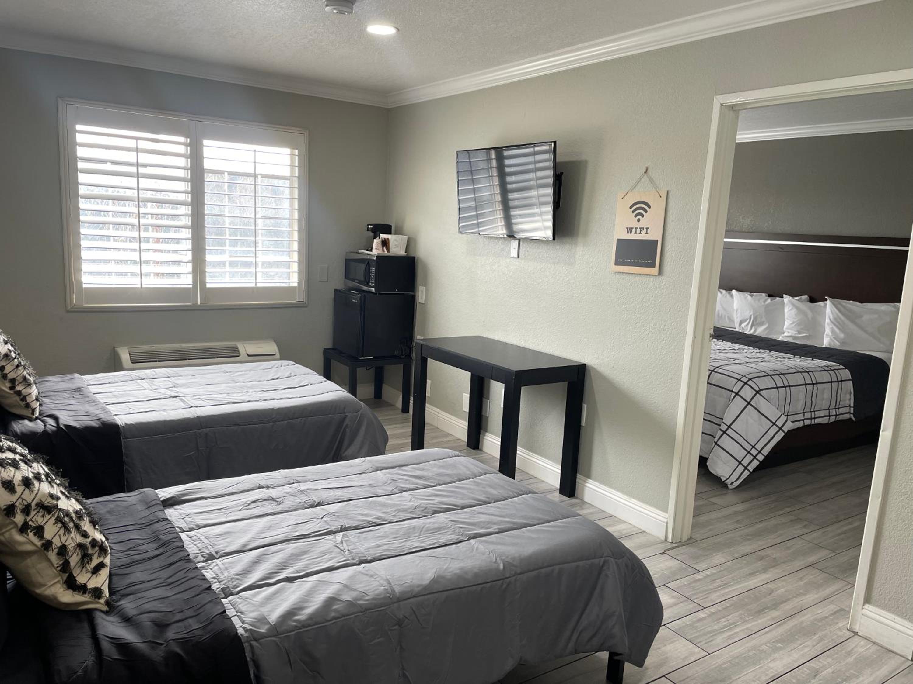 Family Suite - Photo 1