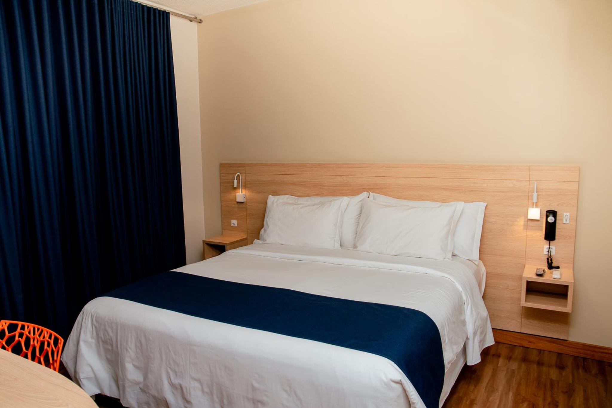 Queen Room photo 2