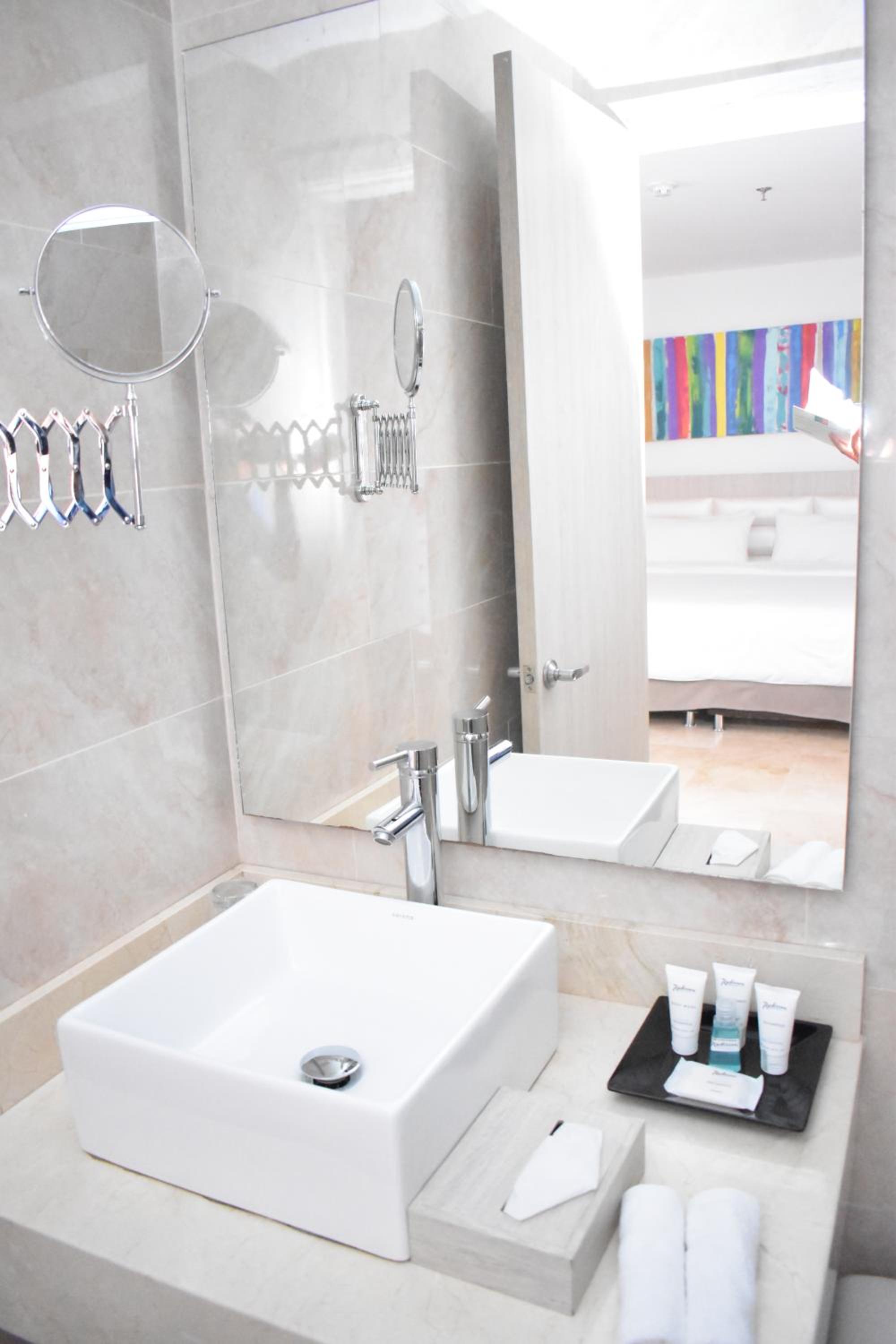 Double Room with Two Double Beds with City View - Non-Smoking photo 3