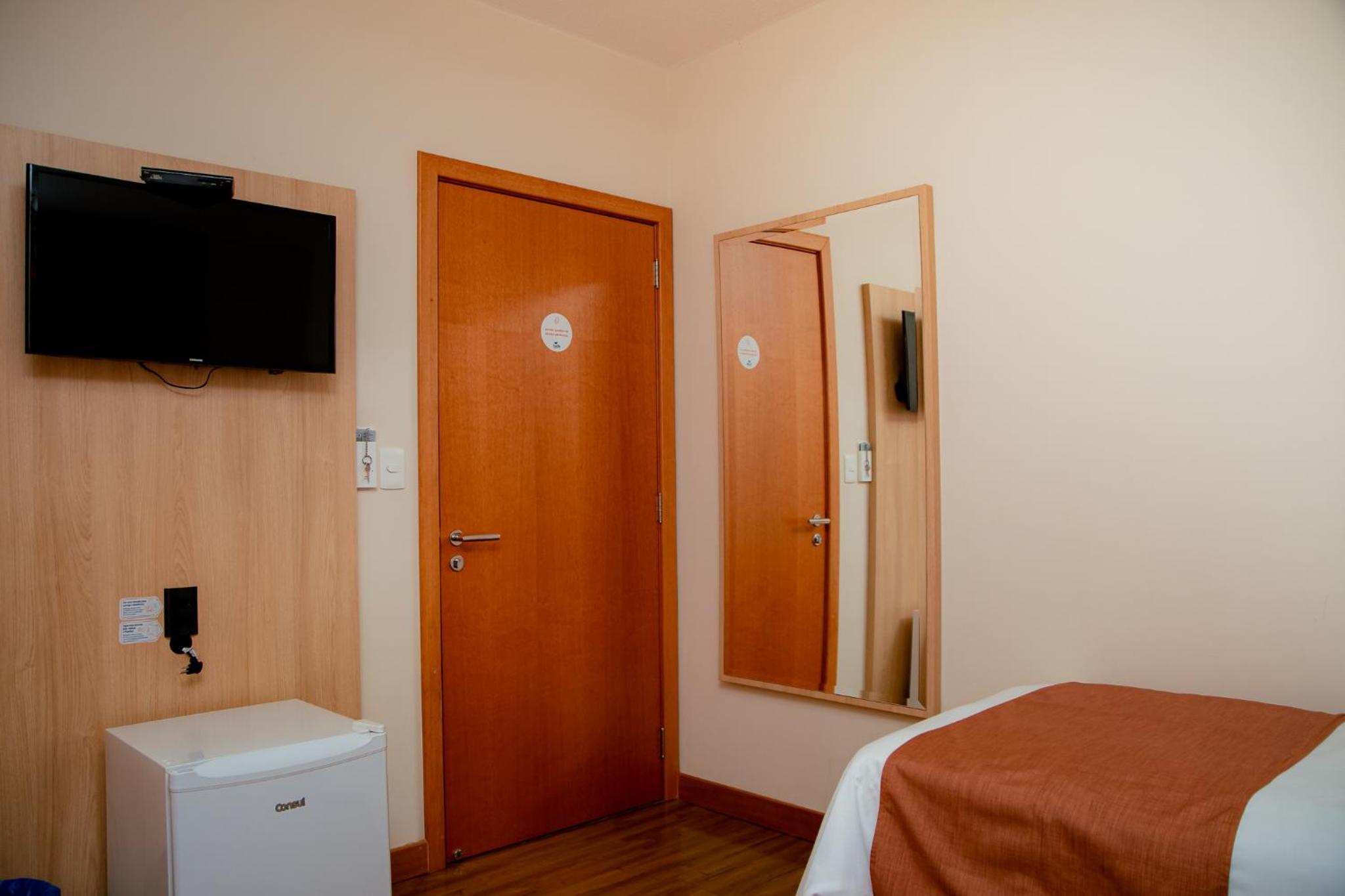 Twin Room - Disability Access photo 3