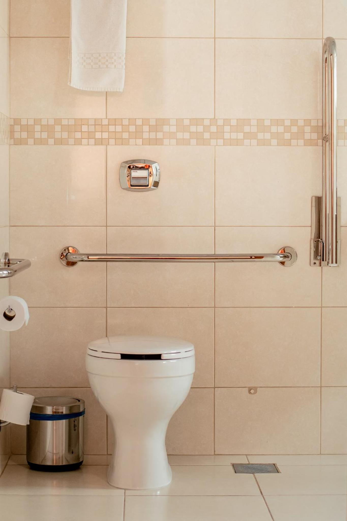 Twin Room - Disability Access photo 2