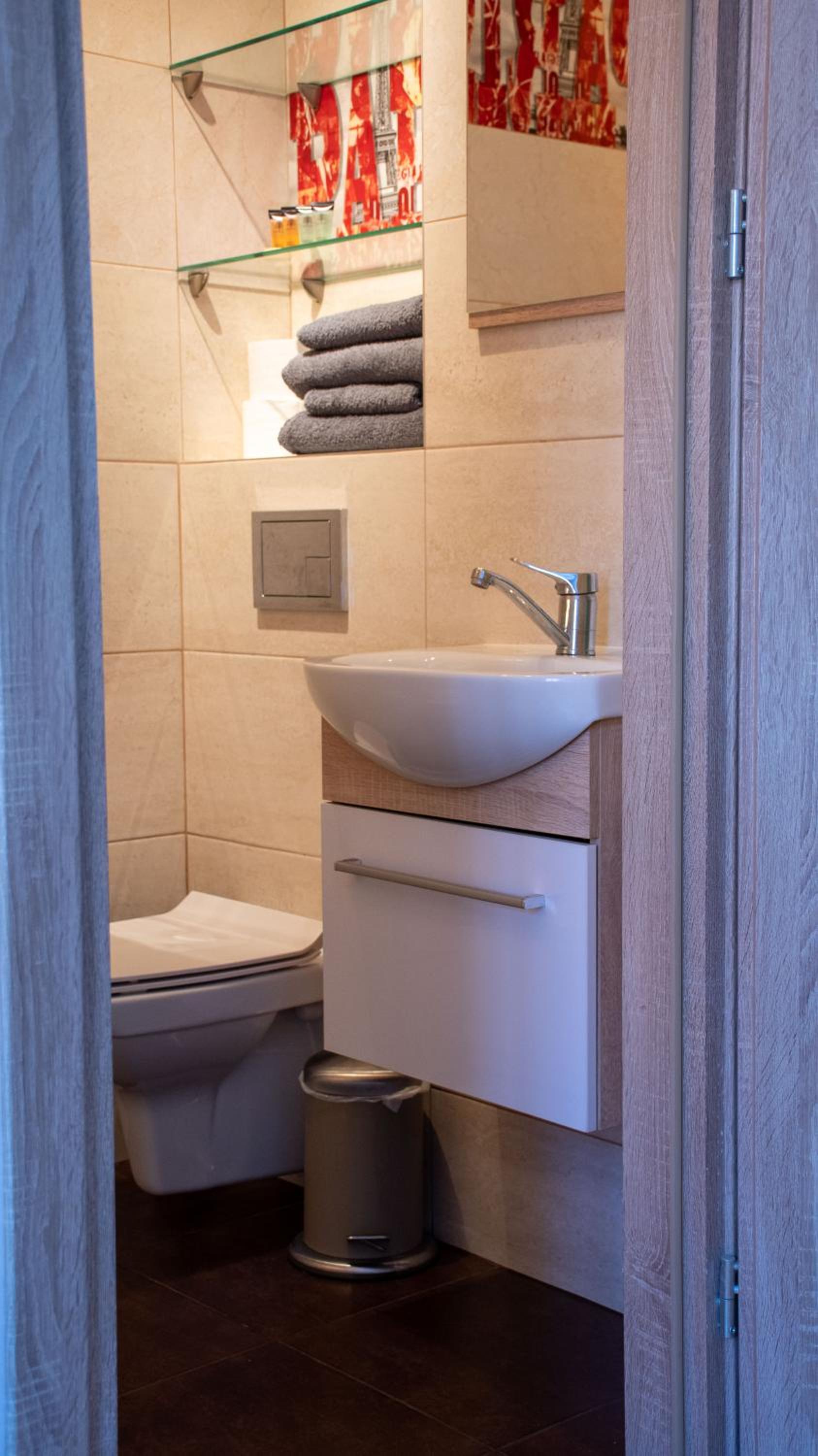 Studio Apartment - Photo 4