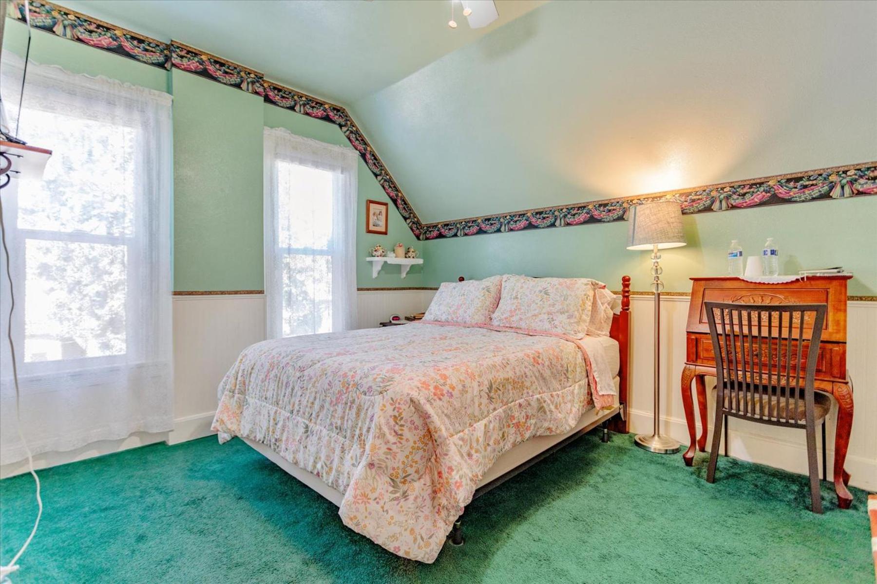 Queen Room