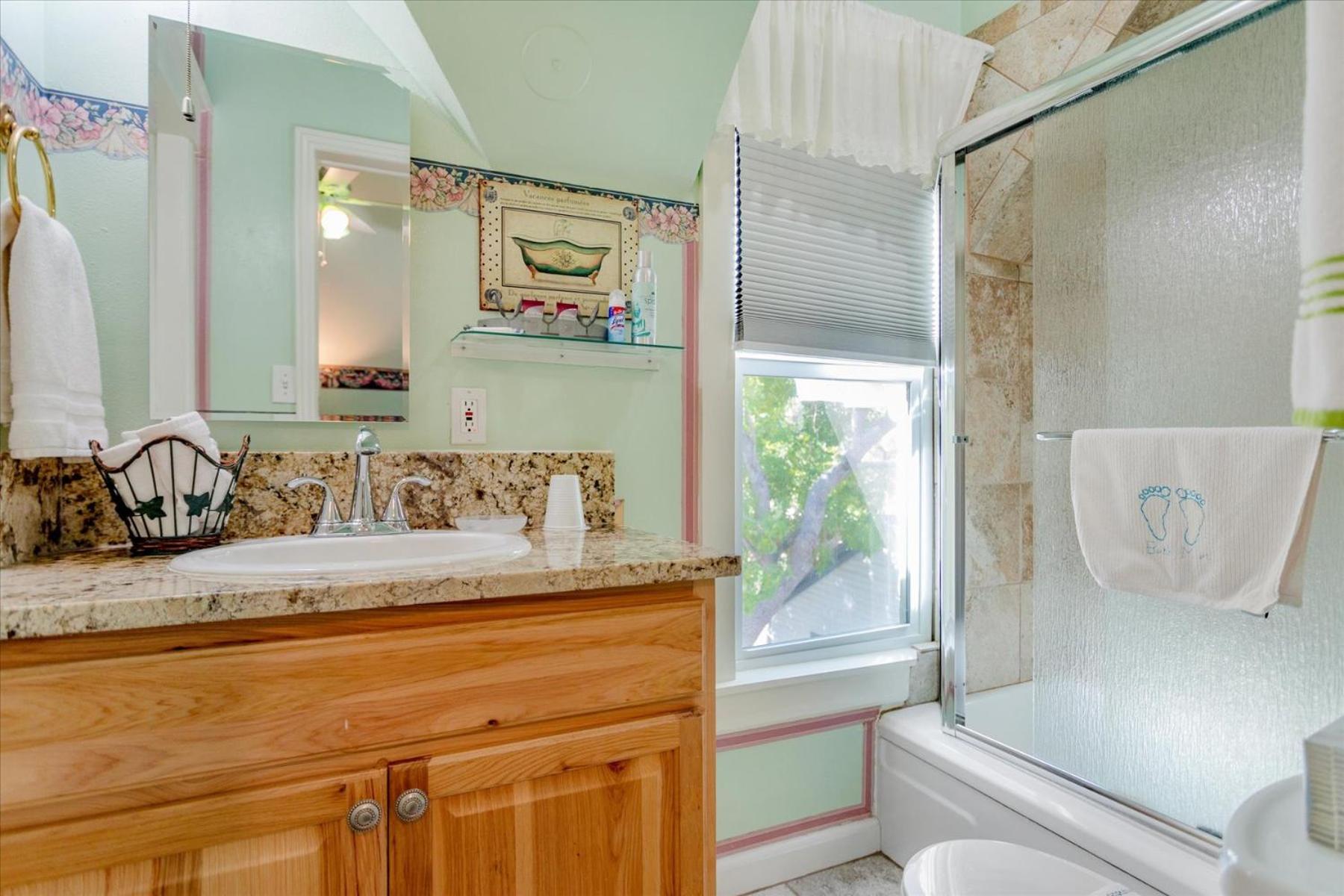 Queen Room photo 3