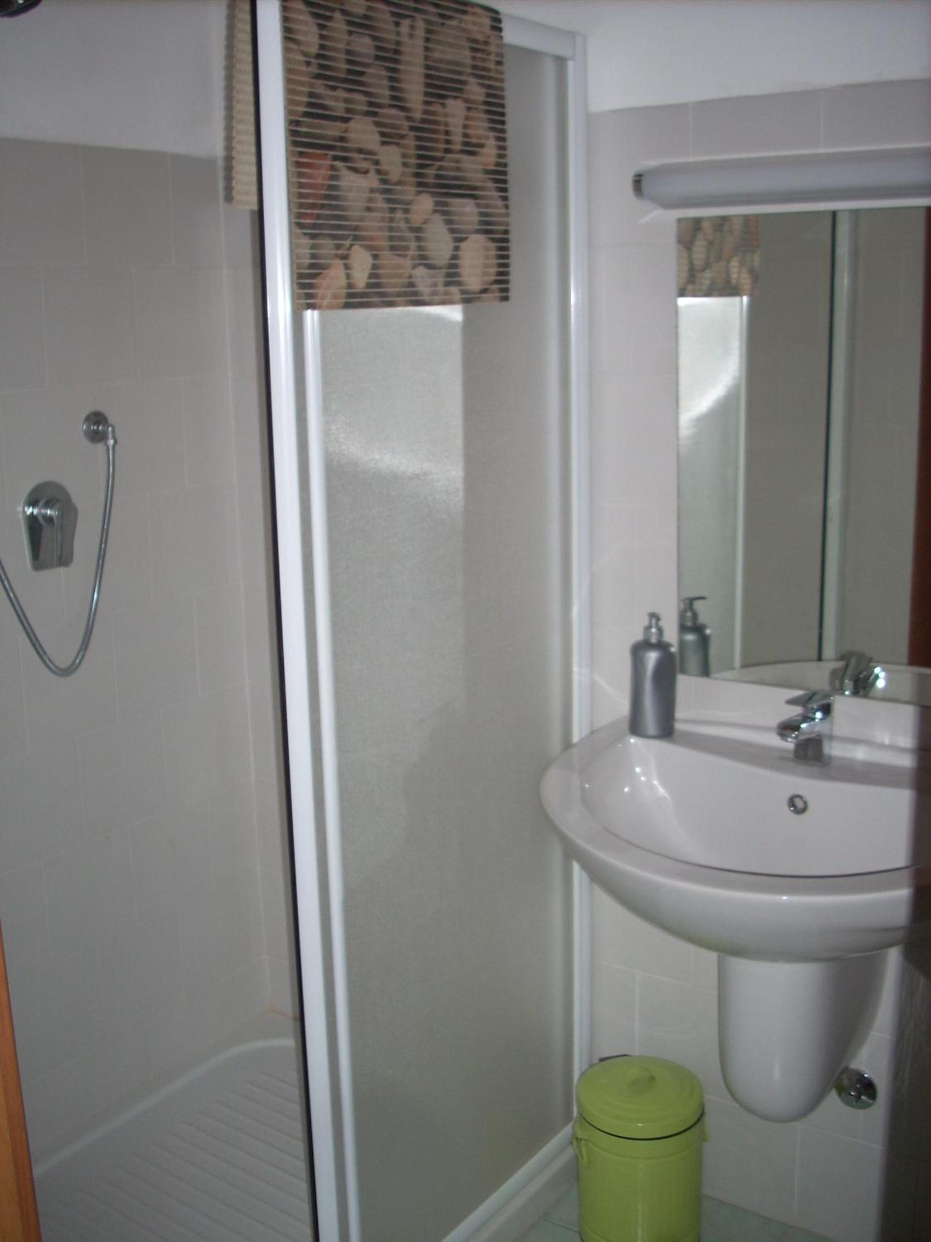 Triple Room with Private Bathroom - Photo 6