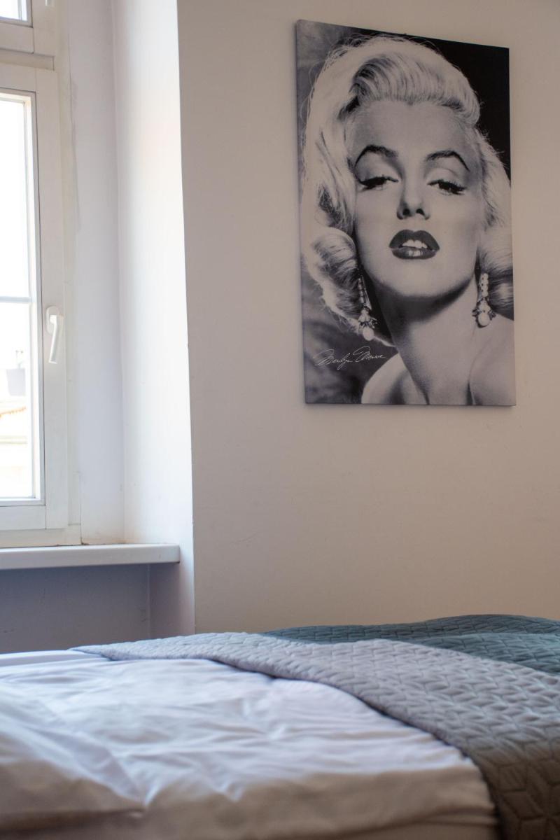 Studio Apartment - Photo 1