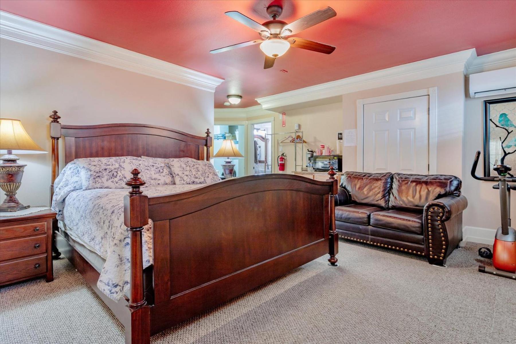King Studio with Sofa Bed - Photo 1