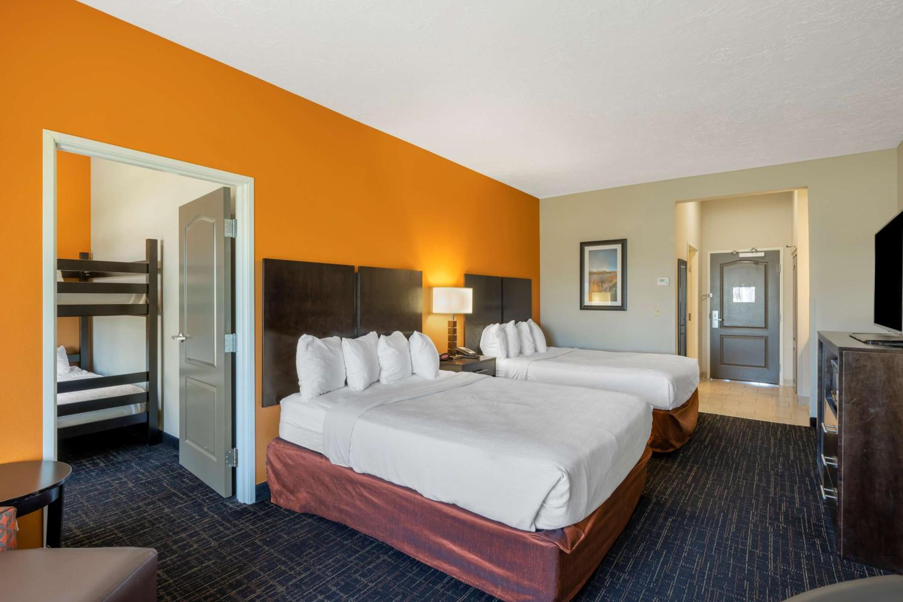Queen Room with Two Queen Beds and Bunk Beds - Non-Smoking photo 1