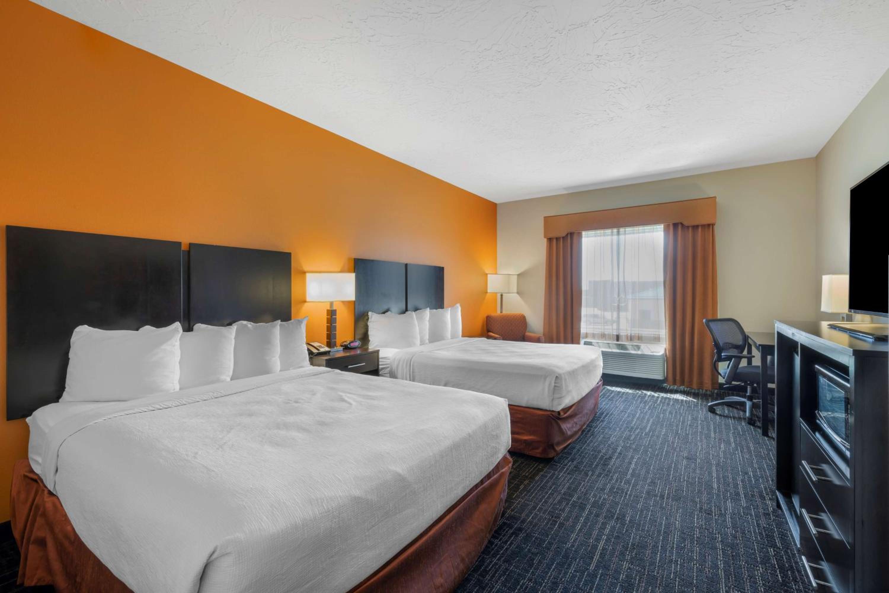 Queen Room with Two Queen Beds and Roll-In Shower - Disability Access/Non-Smoking photo 1