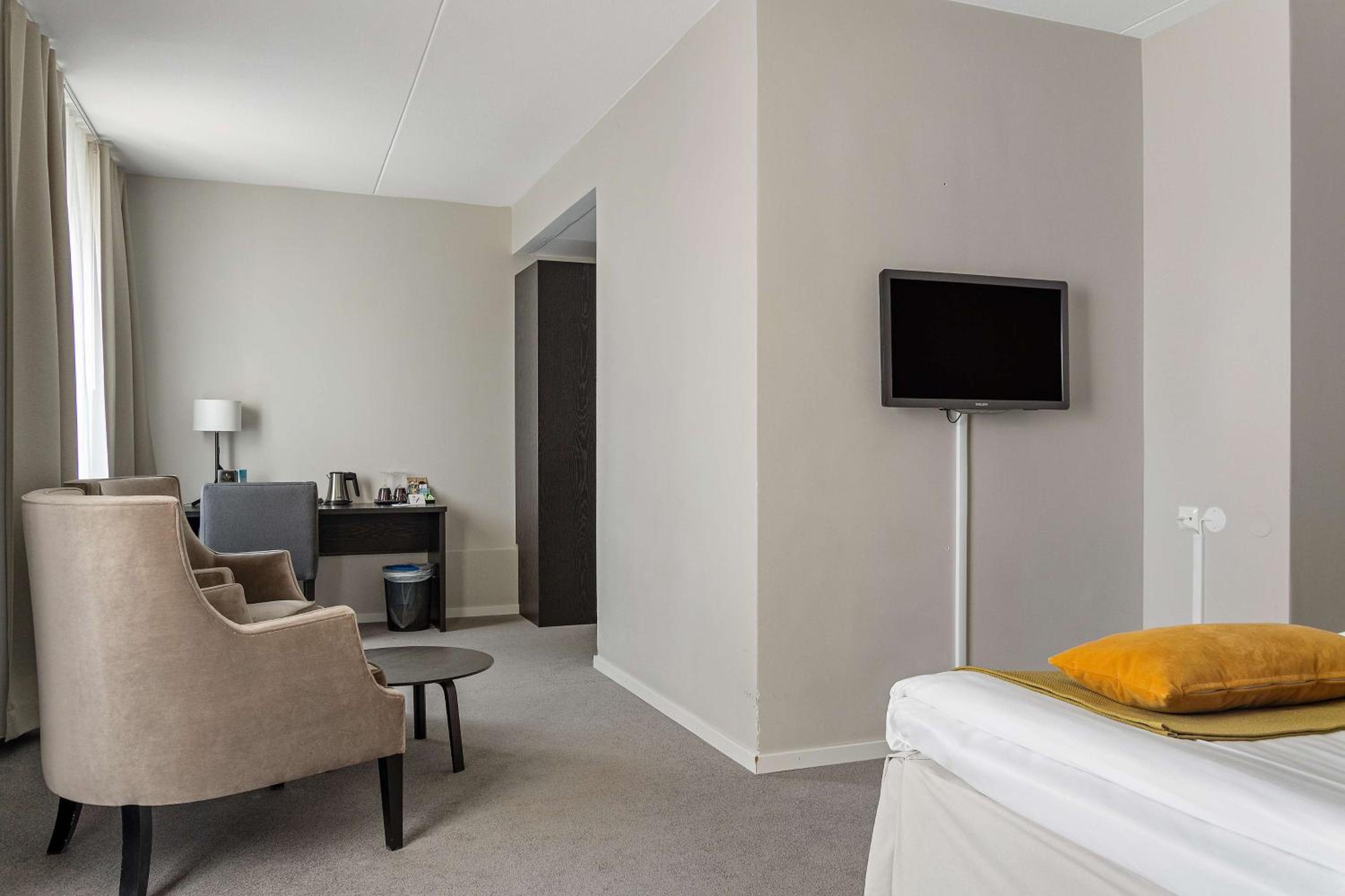 Deluxe Twin Room - Photo 8