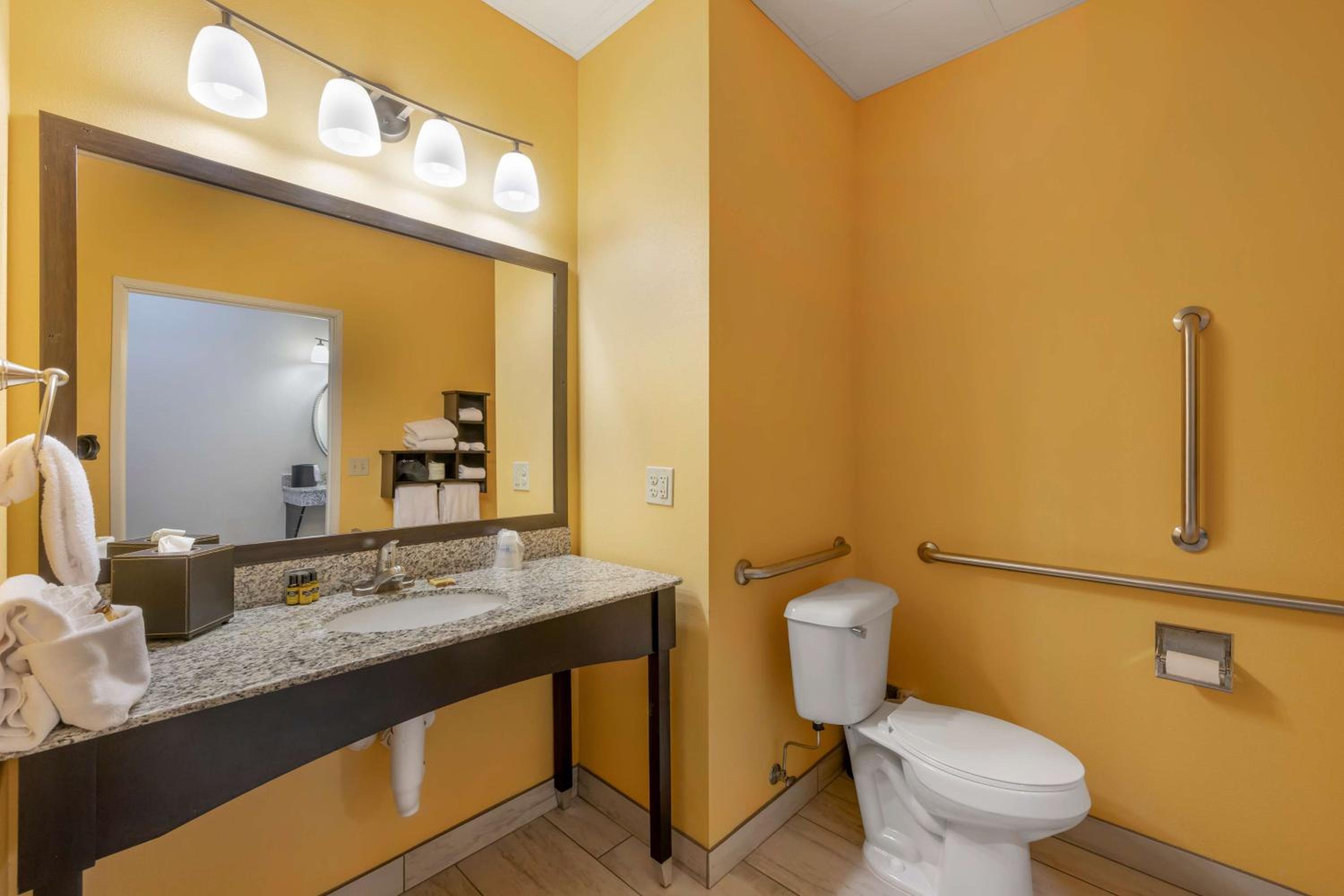Queen Room with Two Queen Beds and Roll-In Shower - Disability Access/Non-Smoking photo 2