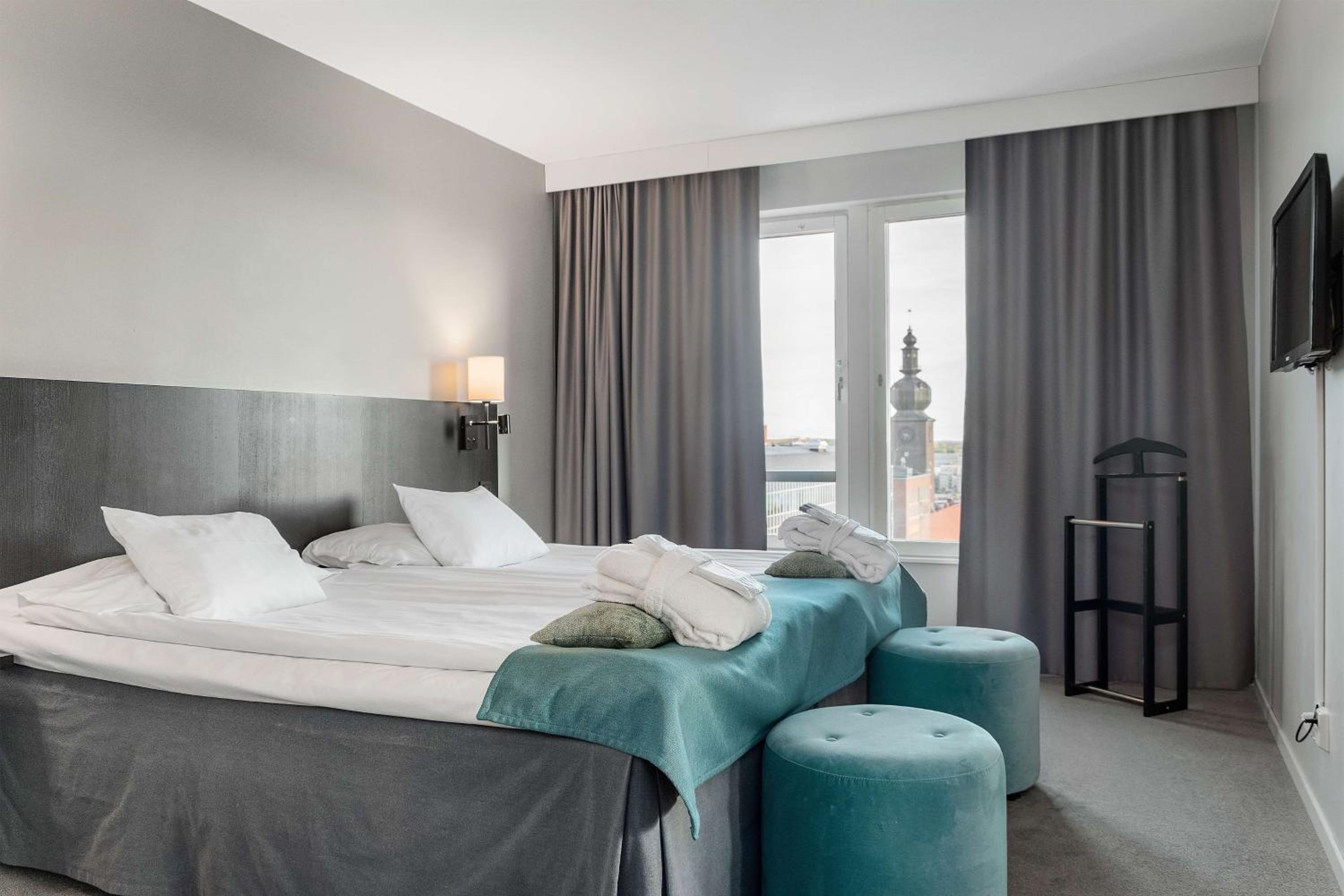 King Suite - Photo 2