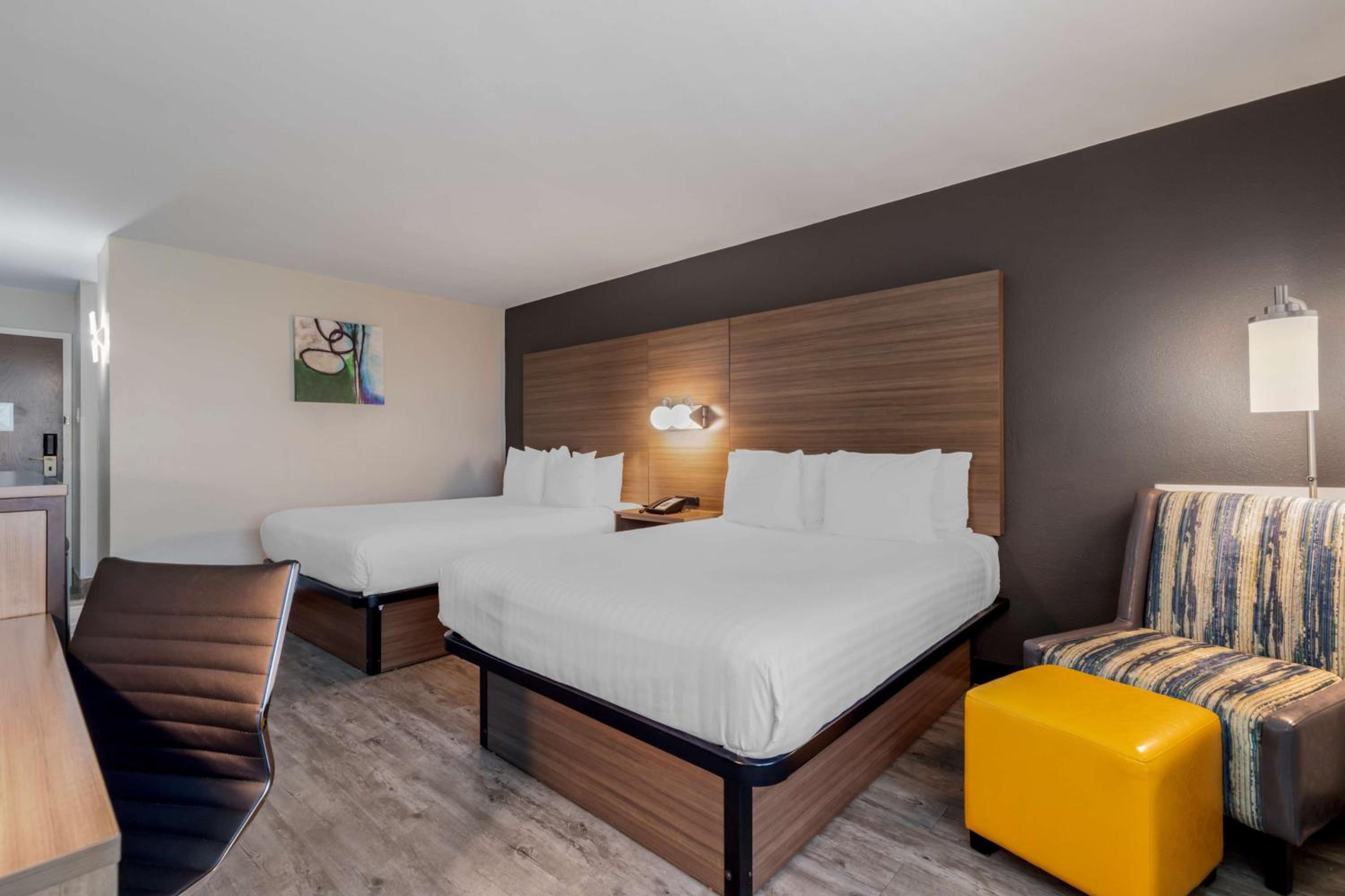 Queen Room with Two Queen Beds - Disability Access/Non-Smoking - Photo 3