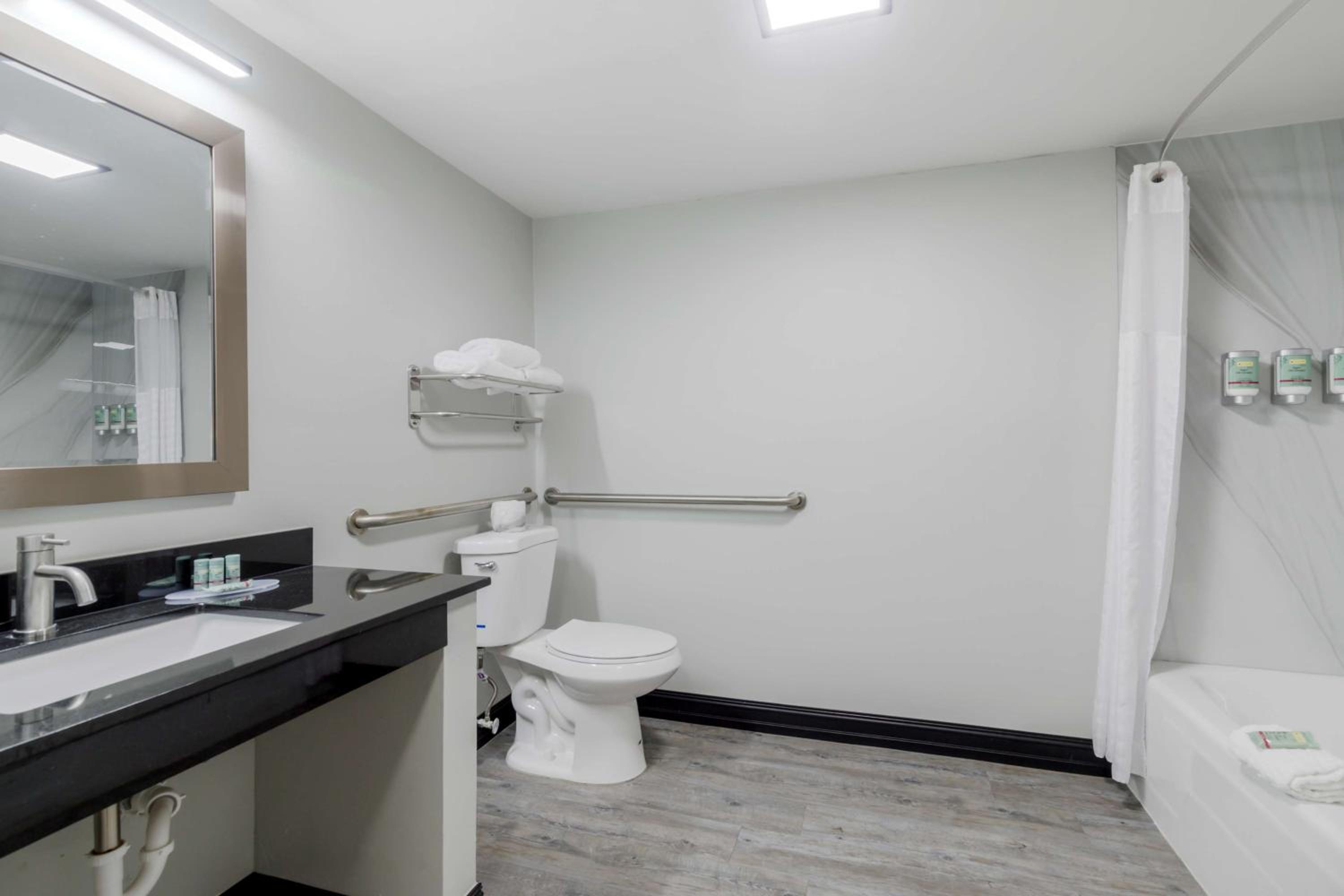 King Room - Atrium/Disability Access/Non-Smoking - Photo 3