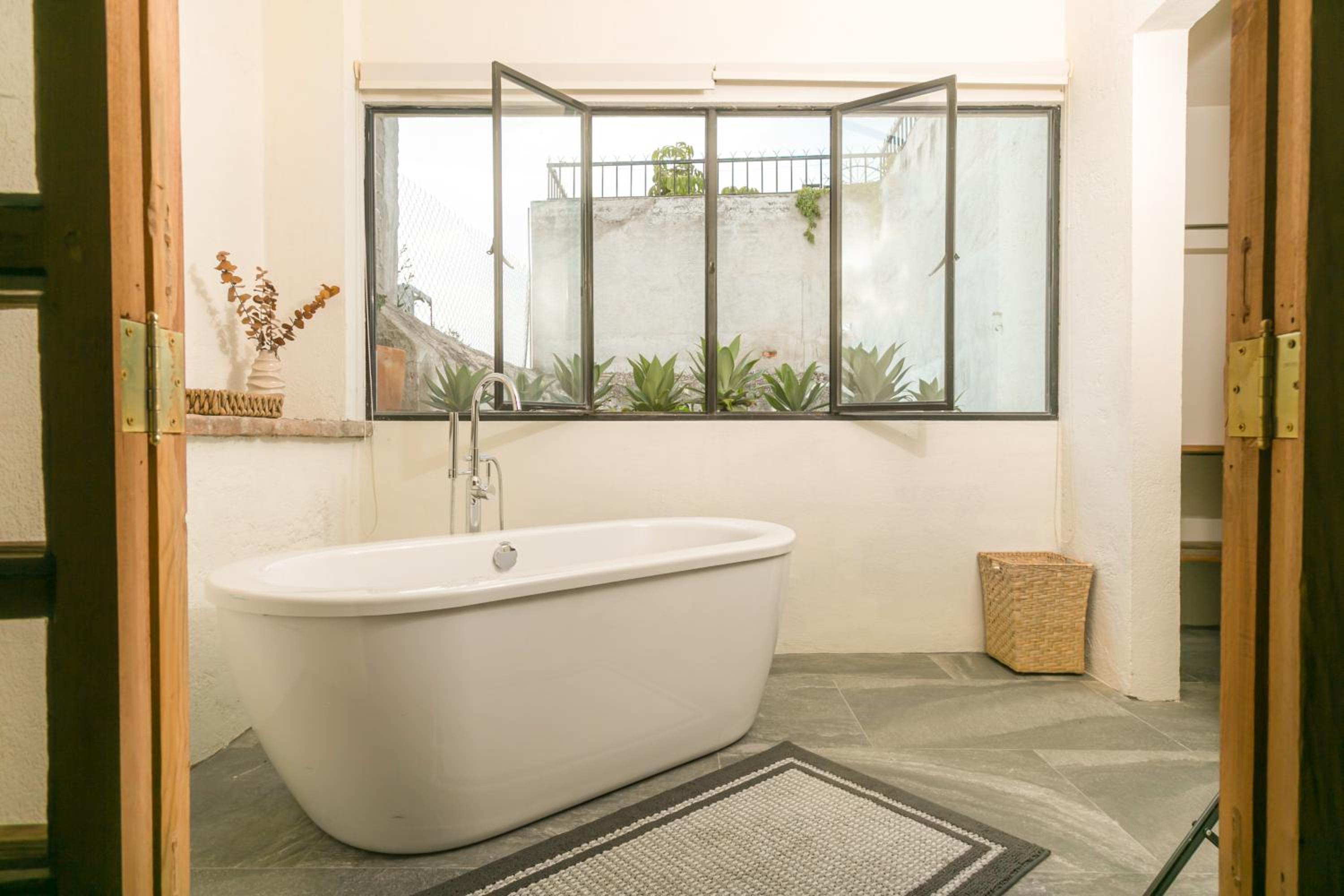 Deluxe Suite - Photo 5