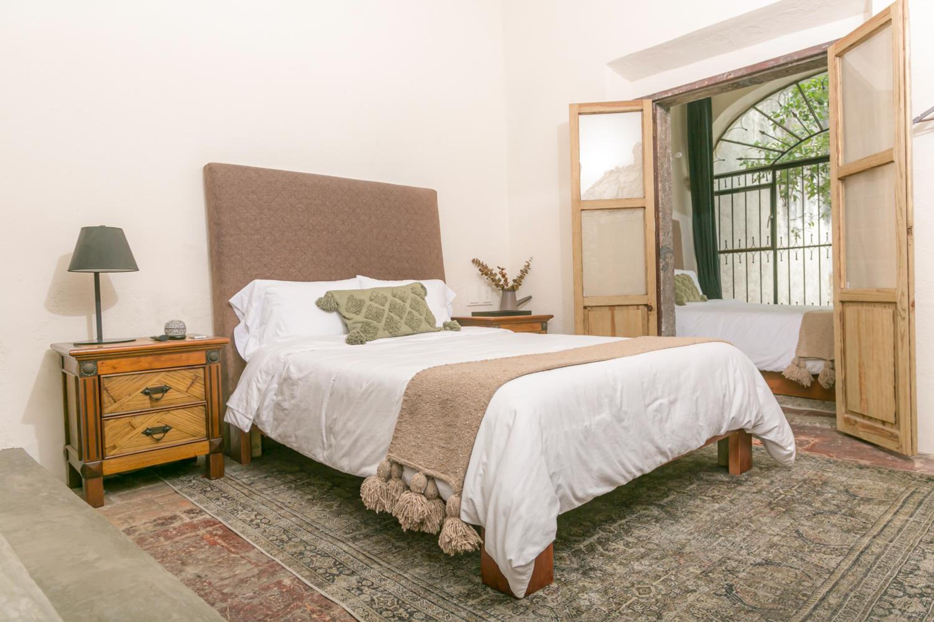 Twin Room - Photo 11