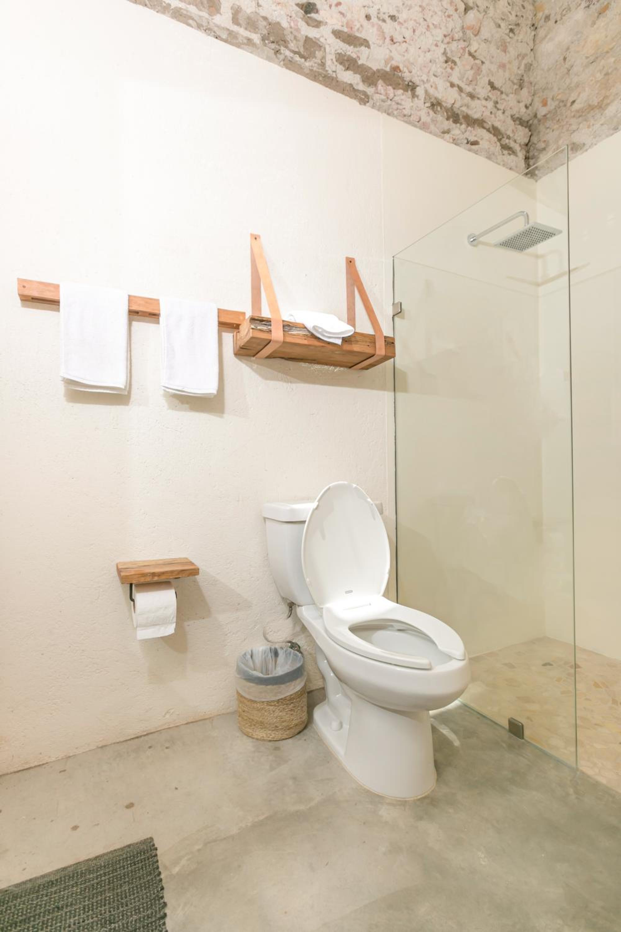 Standard Suite - Photo 7