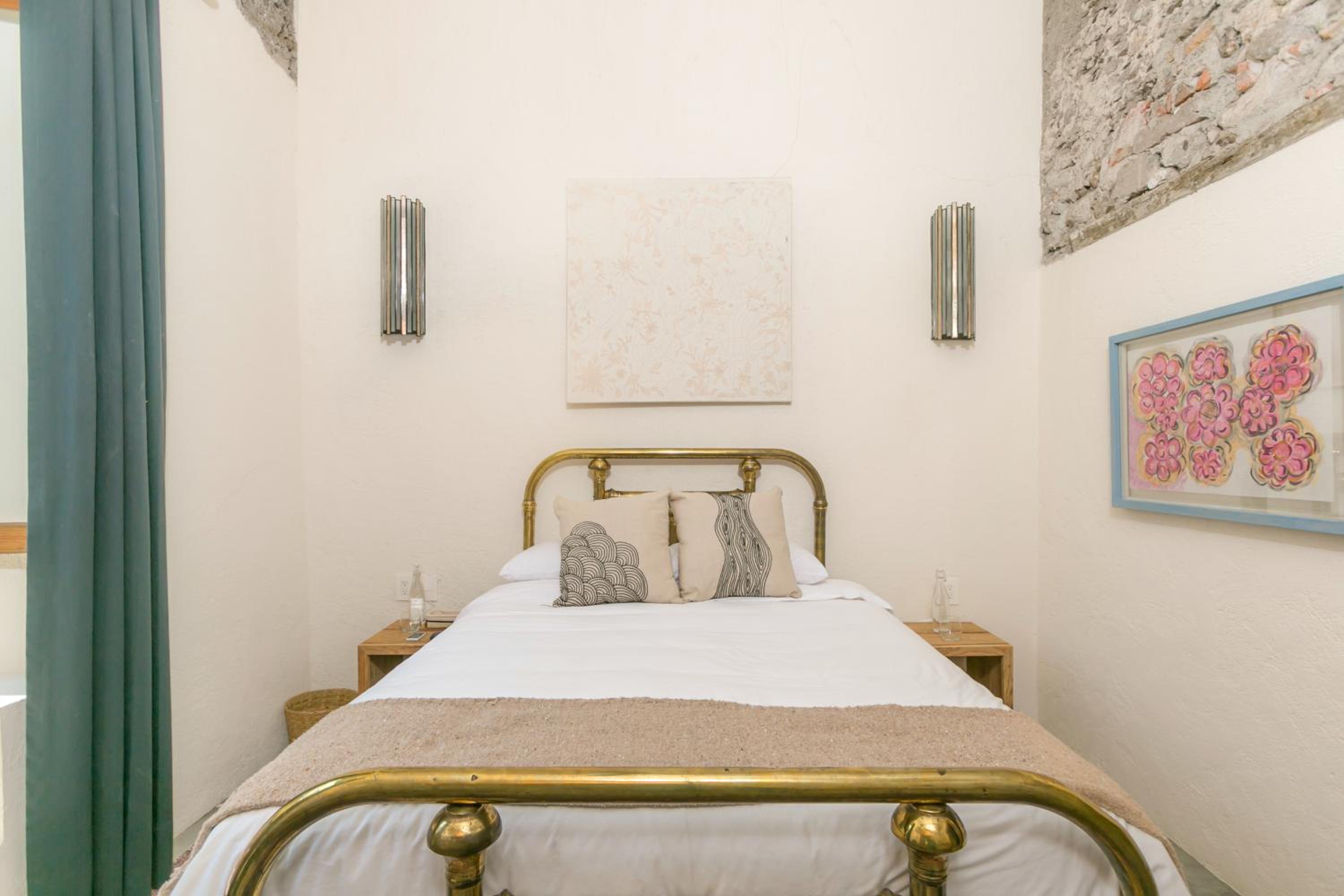 Standard Suite - Photo 1