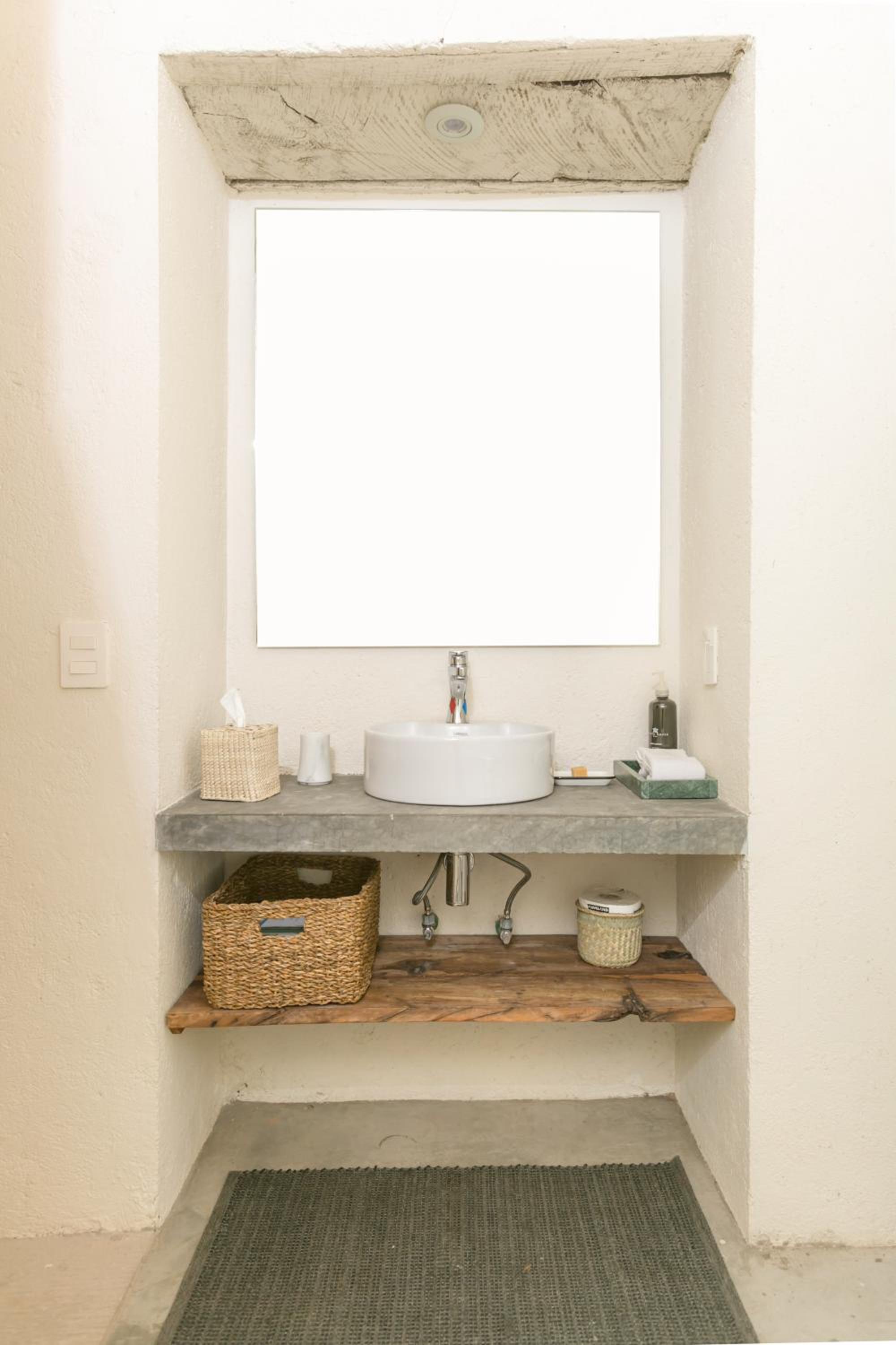 Standard Suite - Photo 10