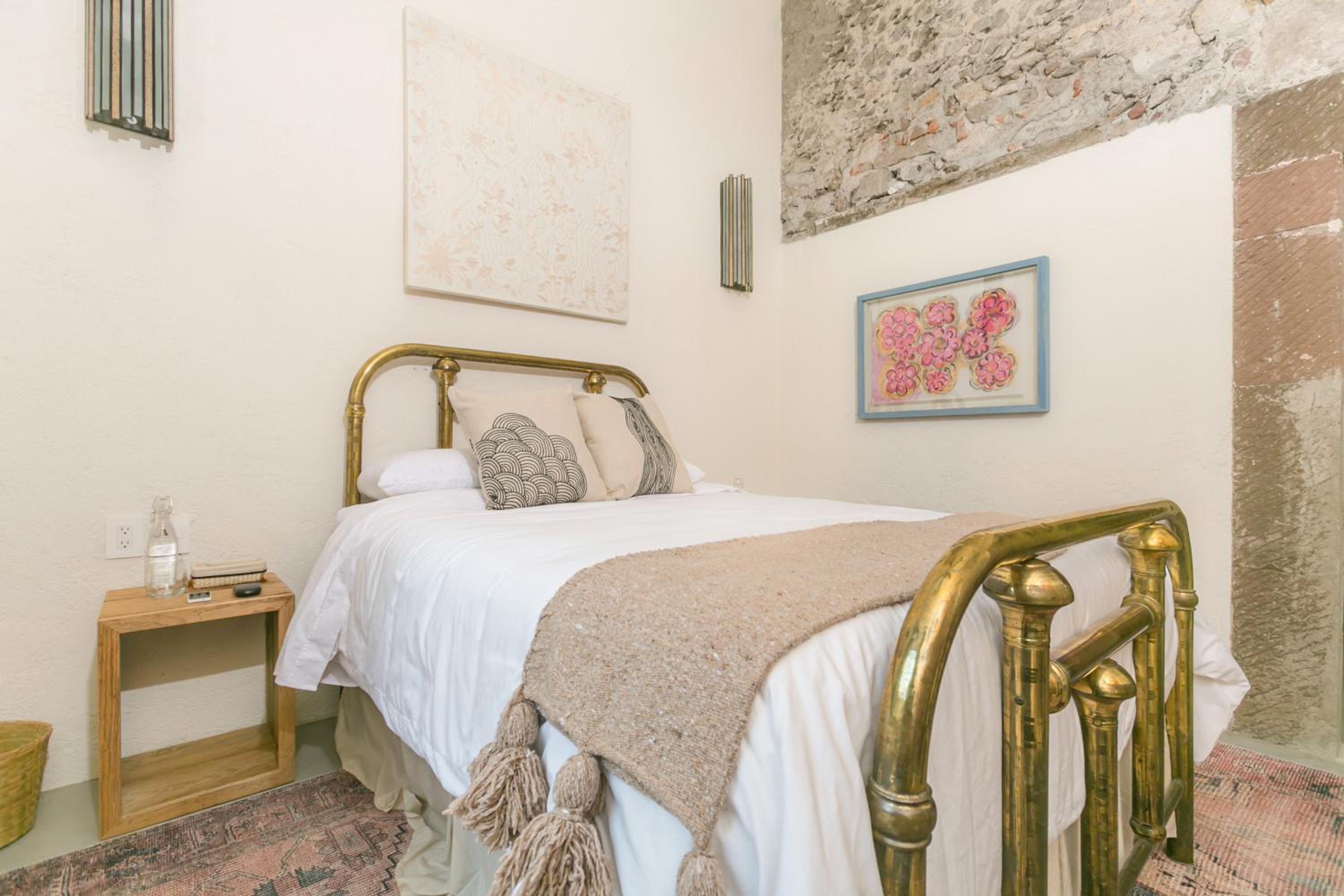 Standard Suite - Photo 13