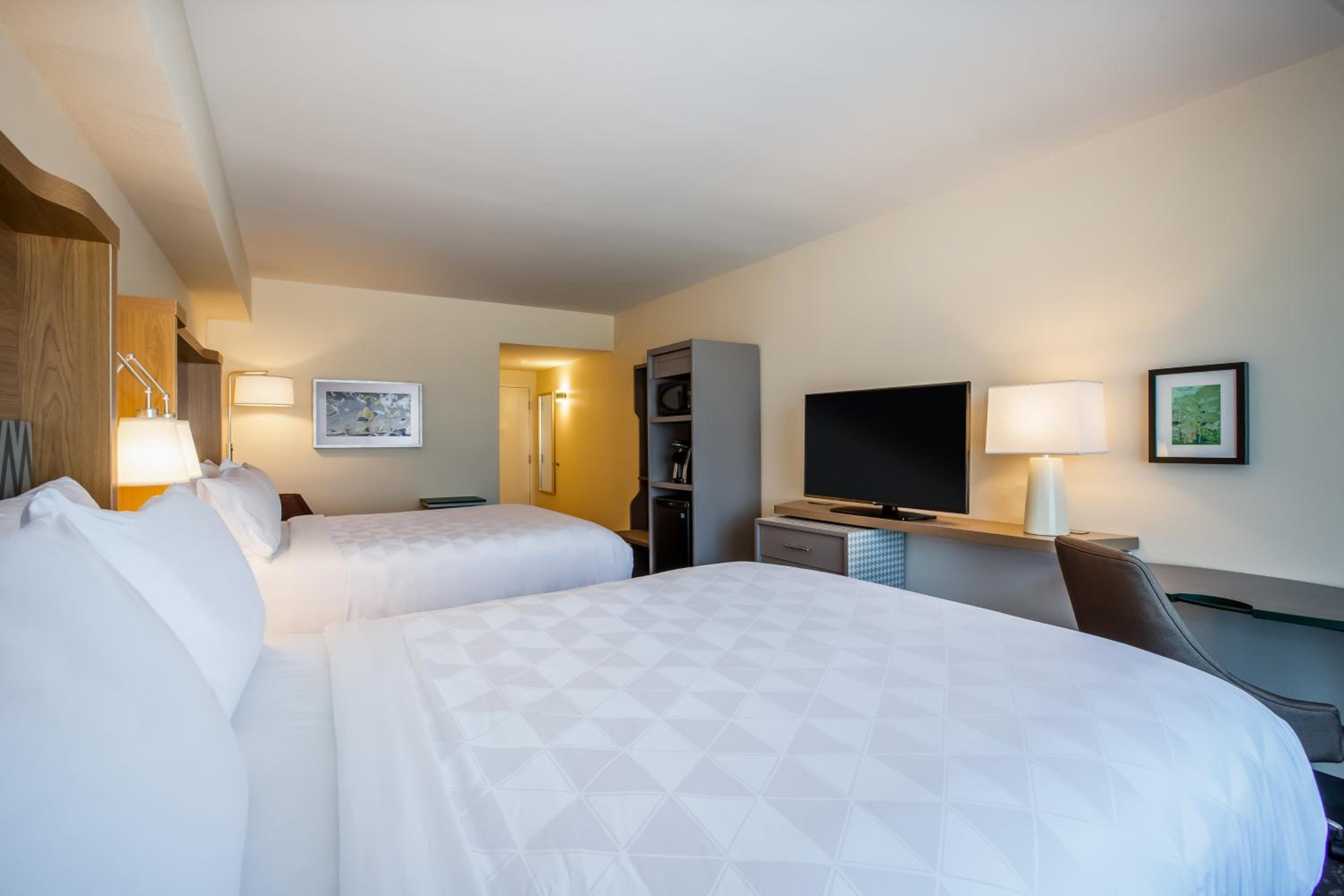 Standard Room with Two Queen Beds - Photo 1