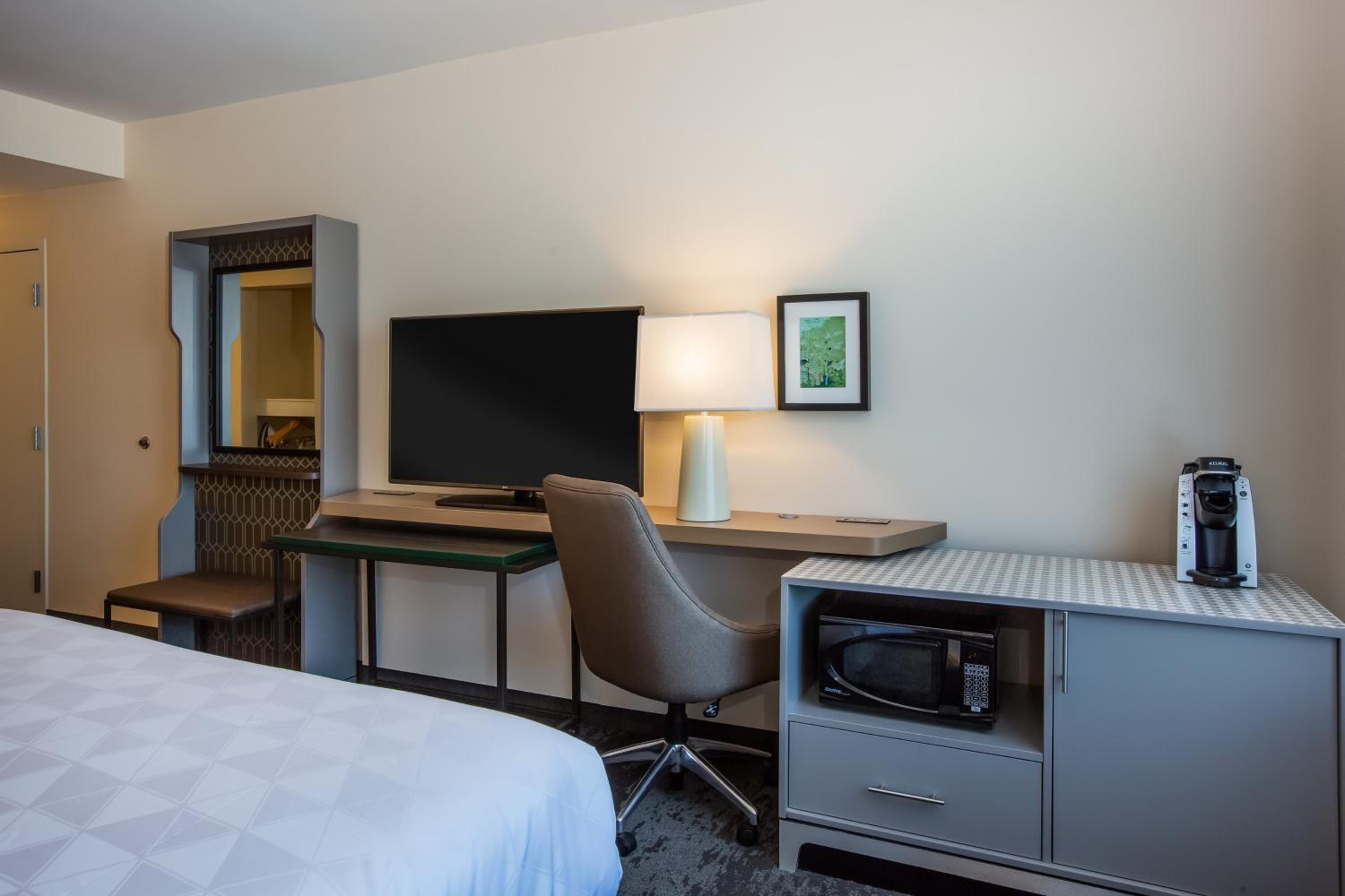 Standard King Room - Communications Accessible - Photo 1