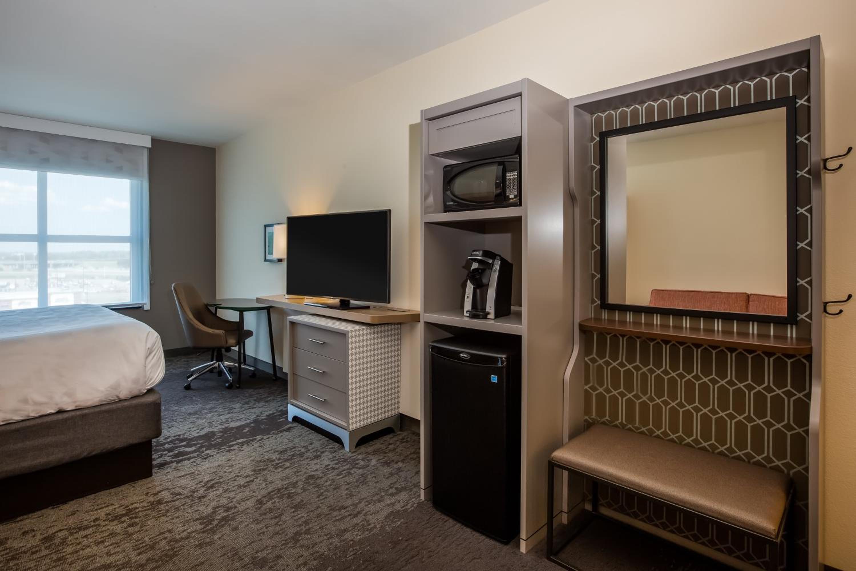 Premium King Room with Sofa Bed - Photo 1
