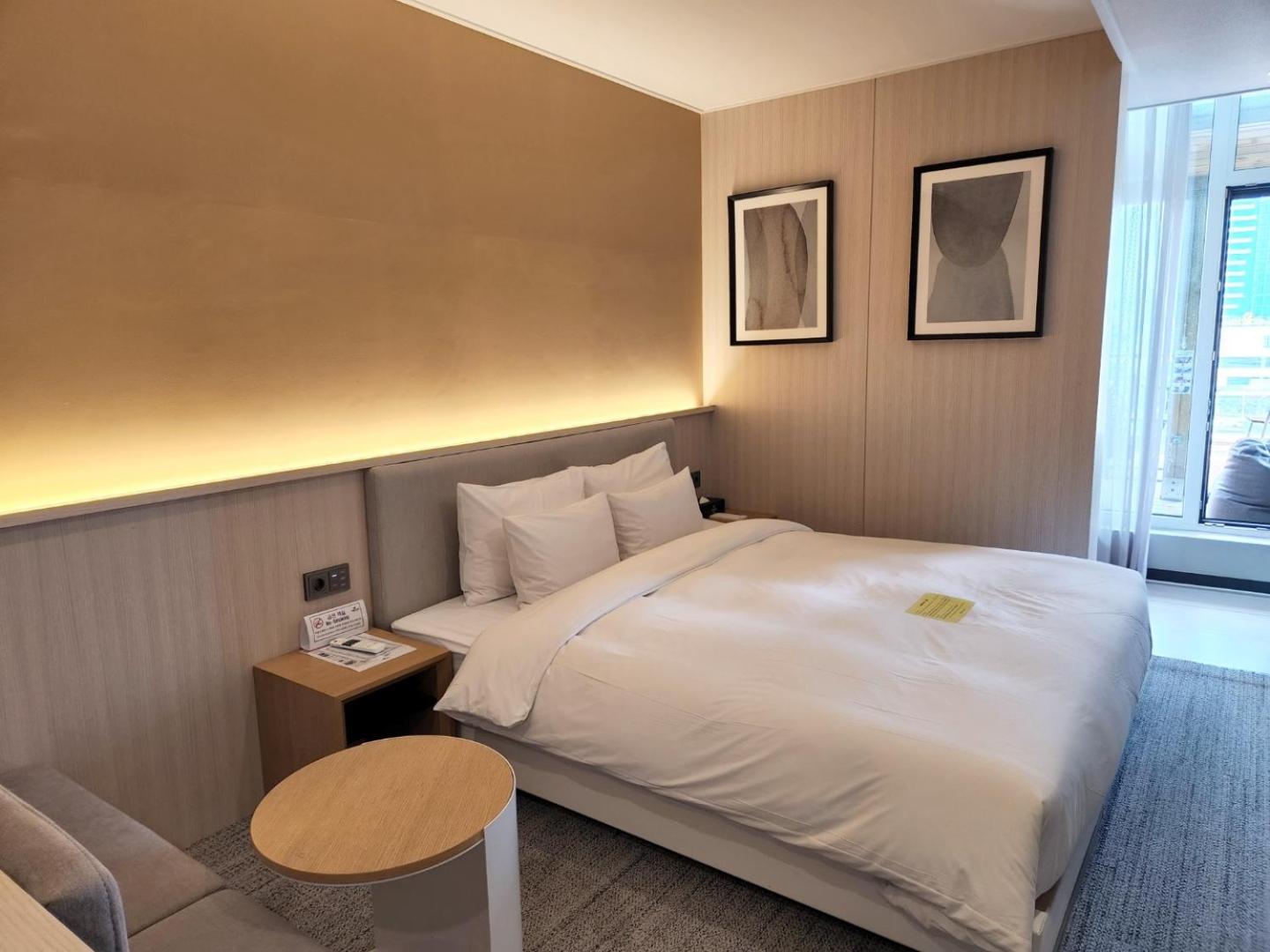 Deluxe Double Room with Balcony with Free access to Rooftop pool - Photo 18