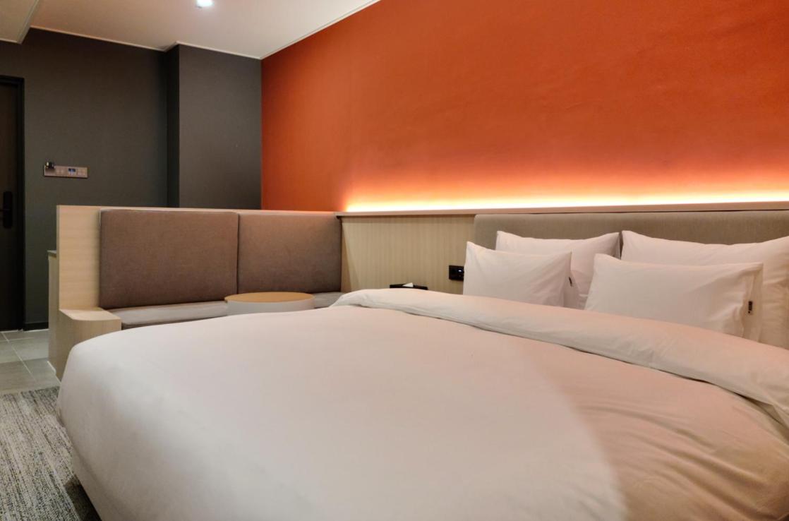 Premier Deluxe Room with Free access to Rooftop pool - Photo 17