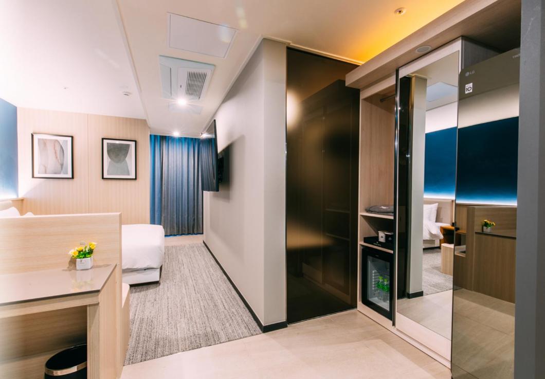 Premier Deluxe Room with Free access to Rooftop pool - Photo 13