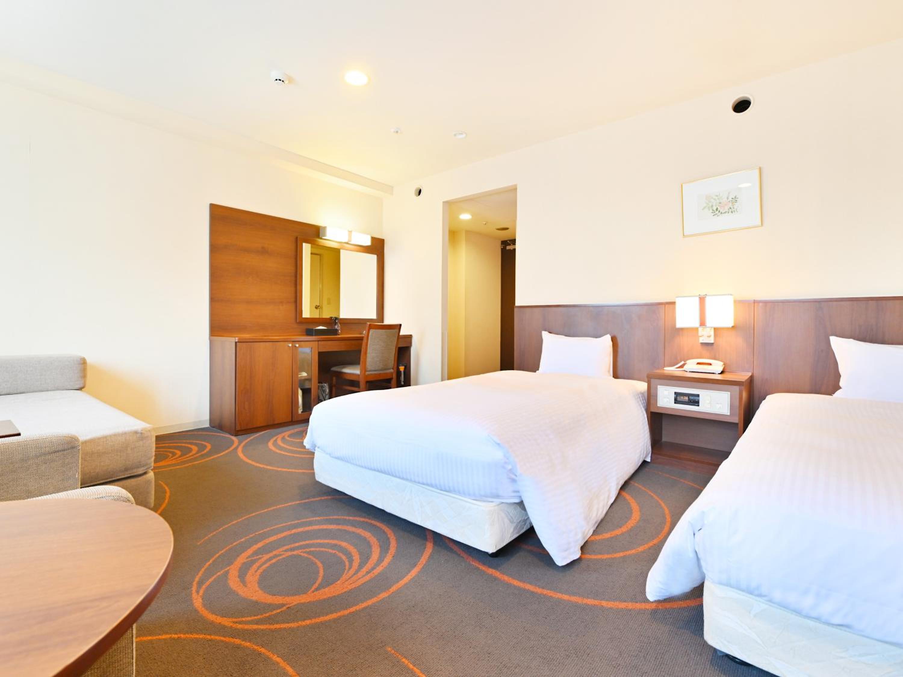 Large Twin Room - Photo 2