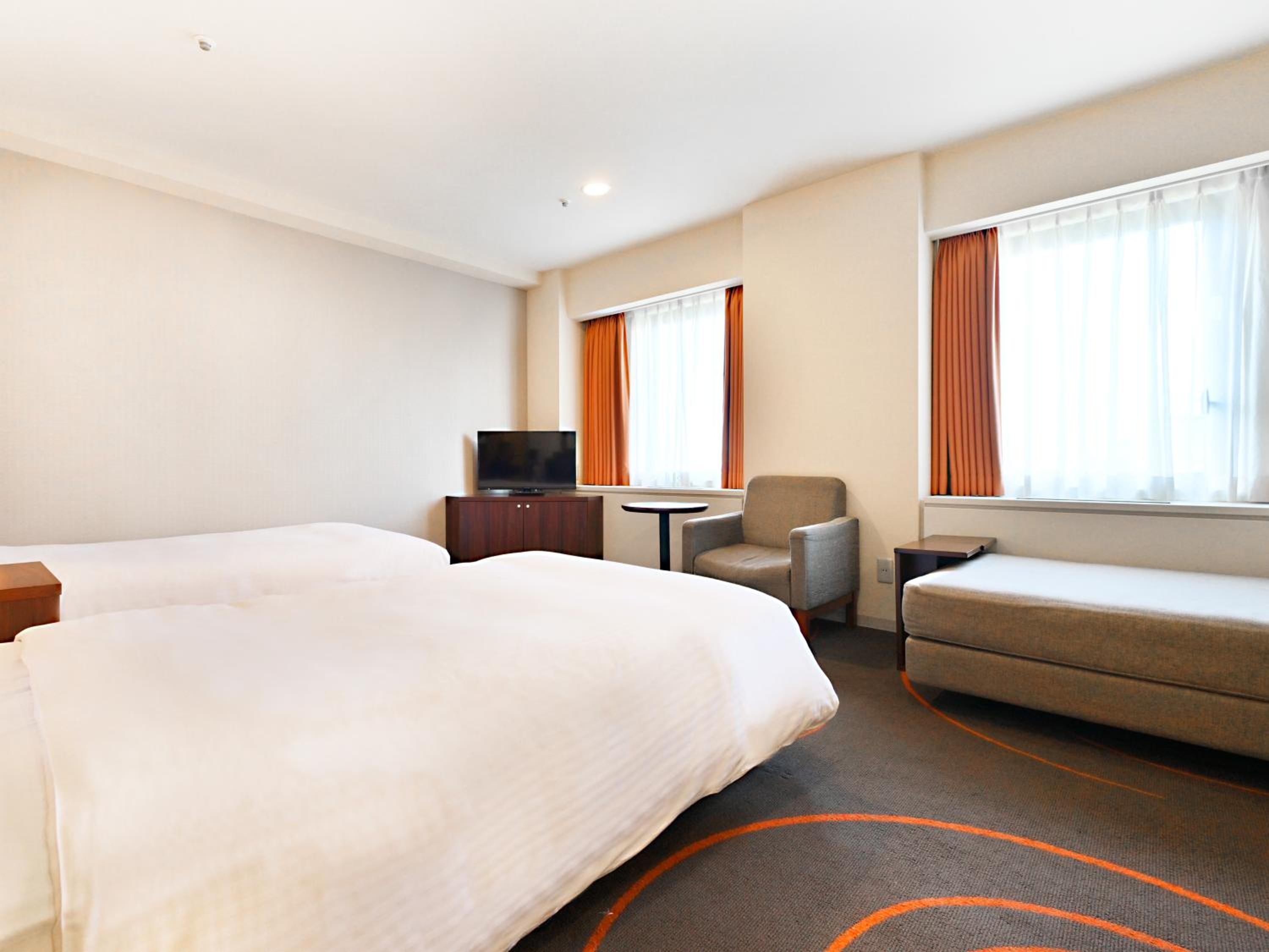 Large Twin Room - Photo 3