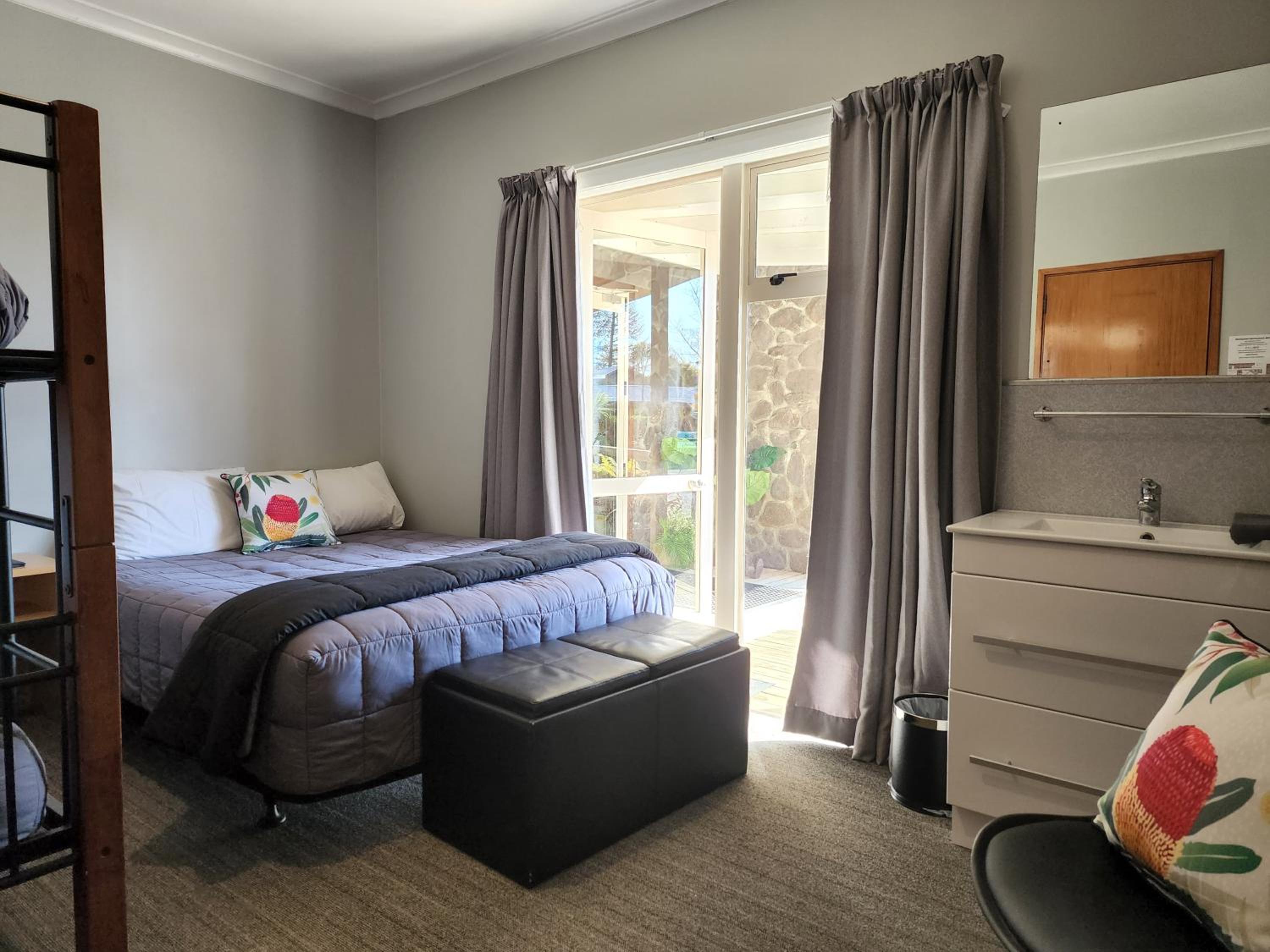 Double or Twin Room with Shared Bathroom photo 1