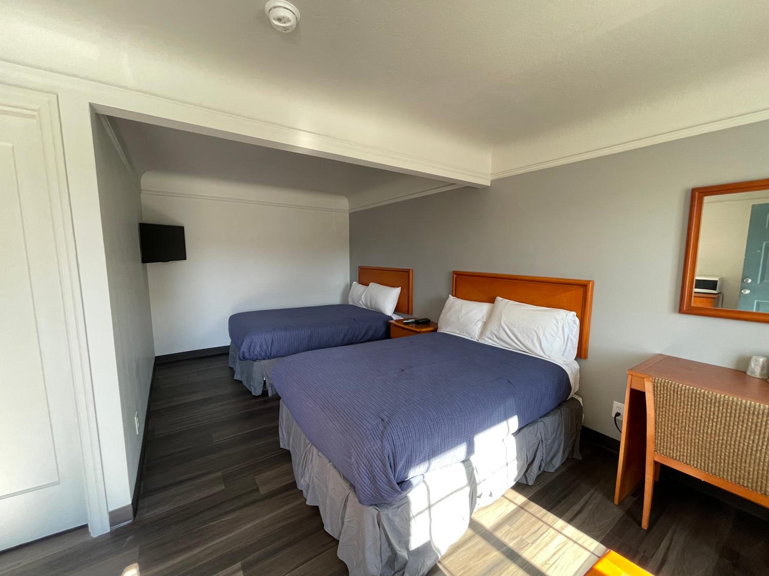 Double Room with Private Bathroom - Photo 1