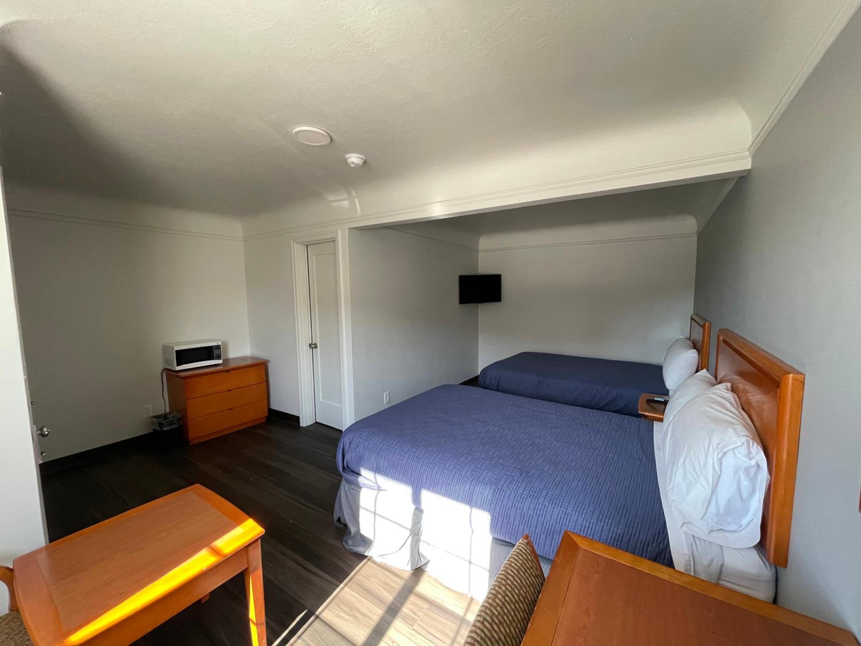 Double Room with Private Bathroom - Photo 5
