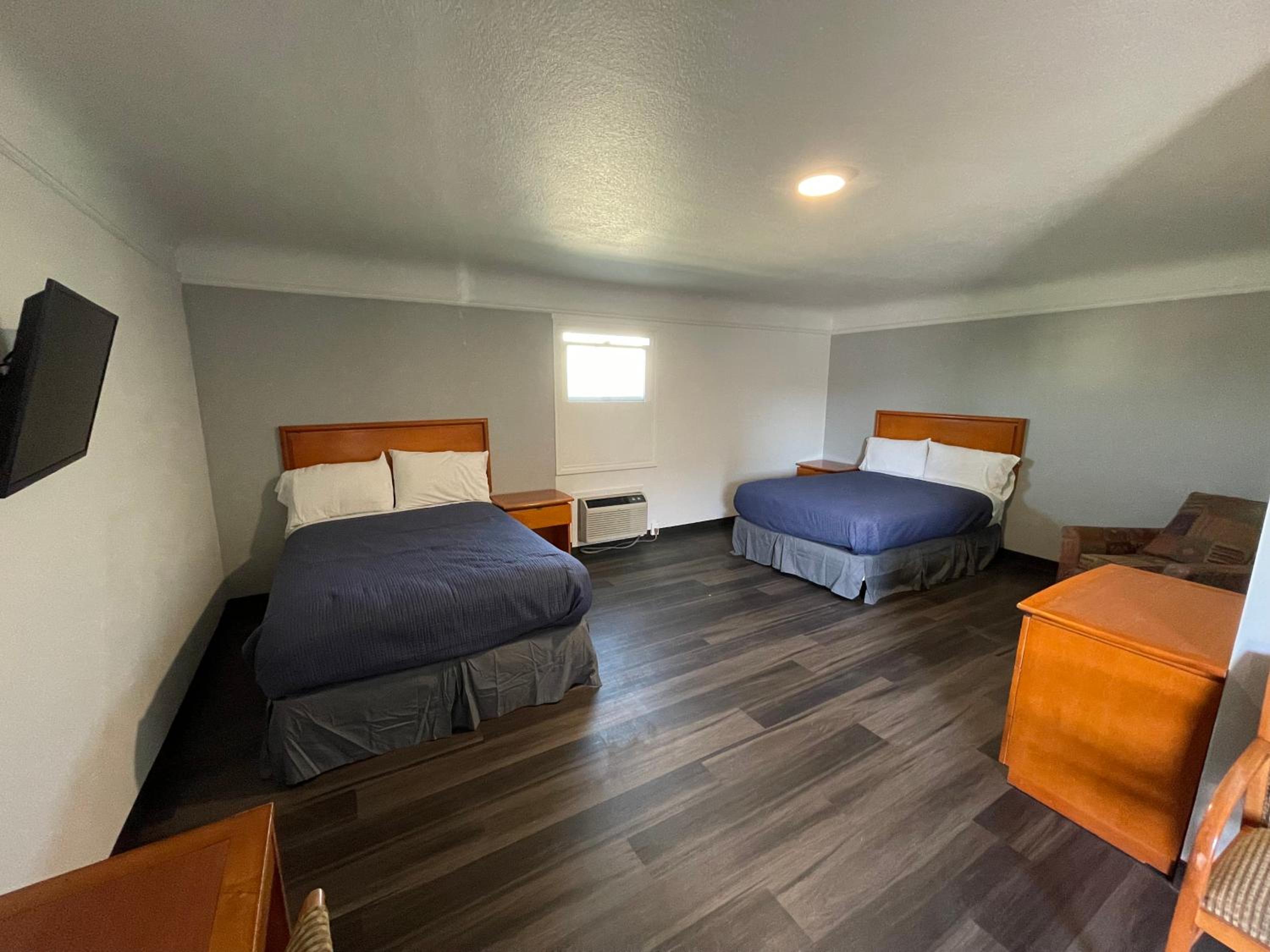 Double Room with Private Bathroom - Photo 3