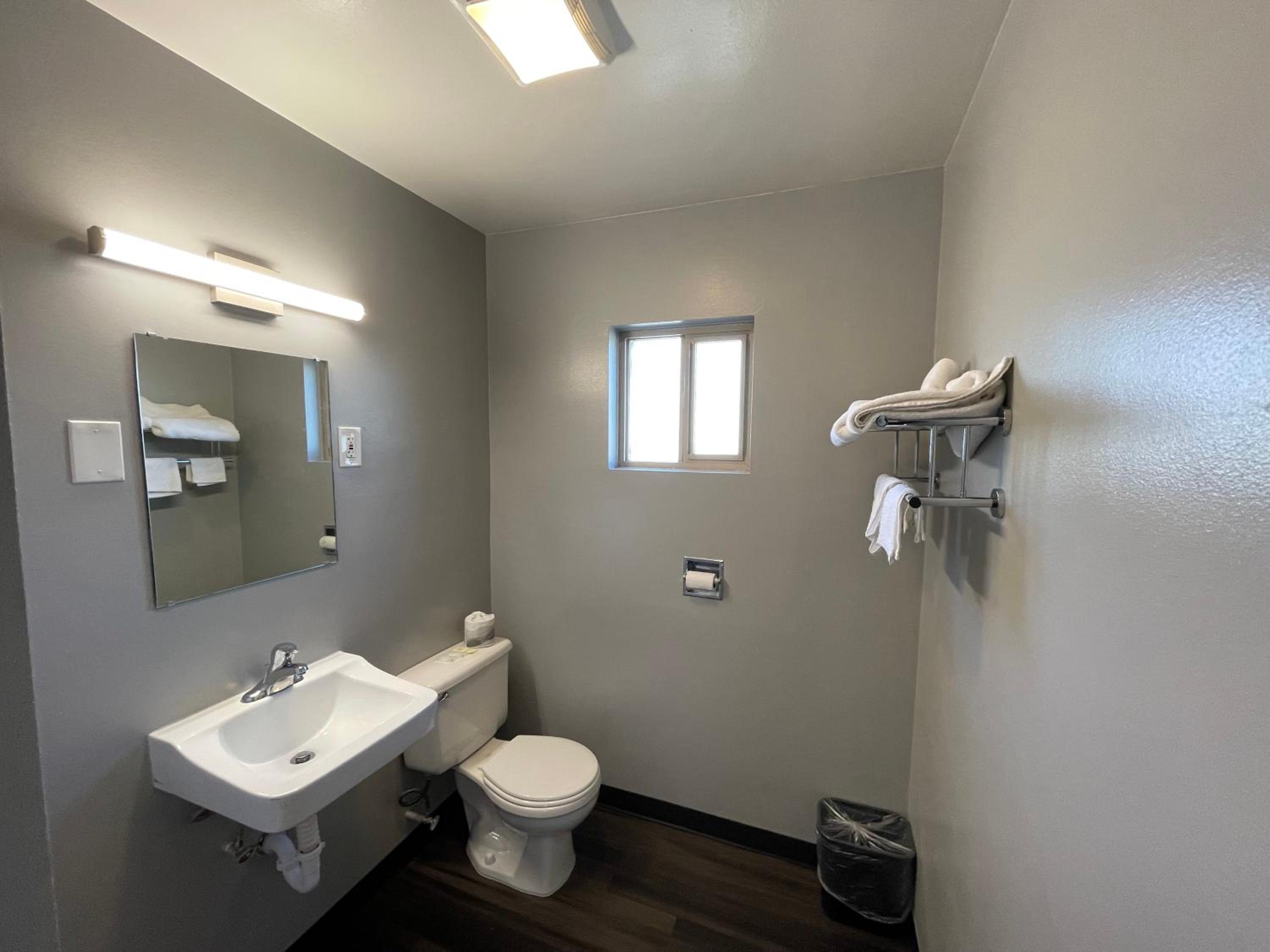 Double Room with Private Bathroom - Photo 4