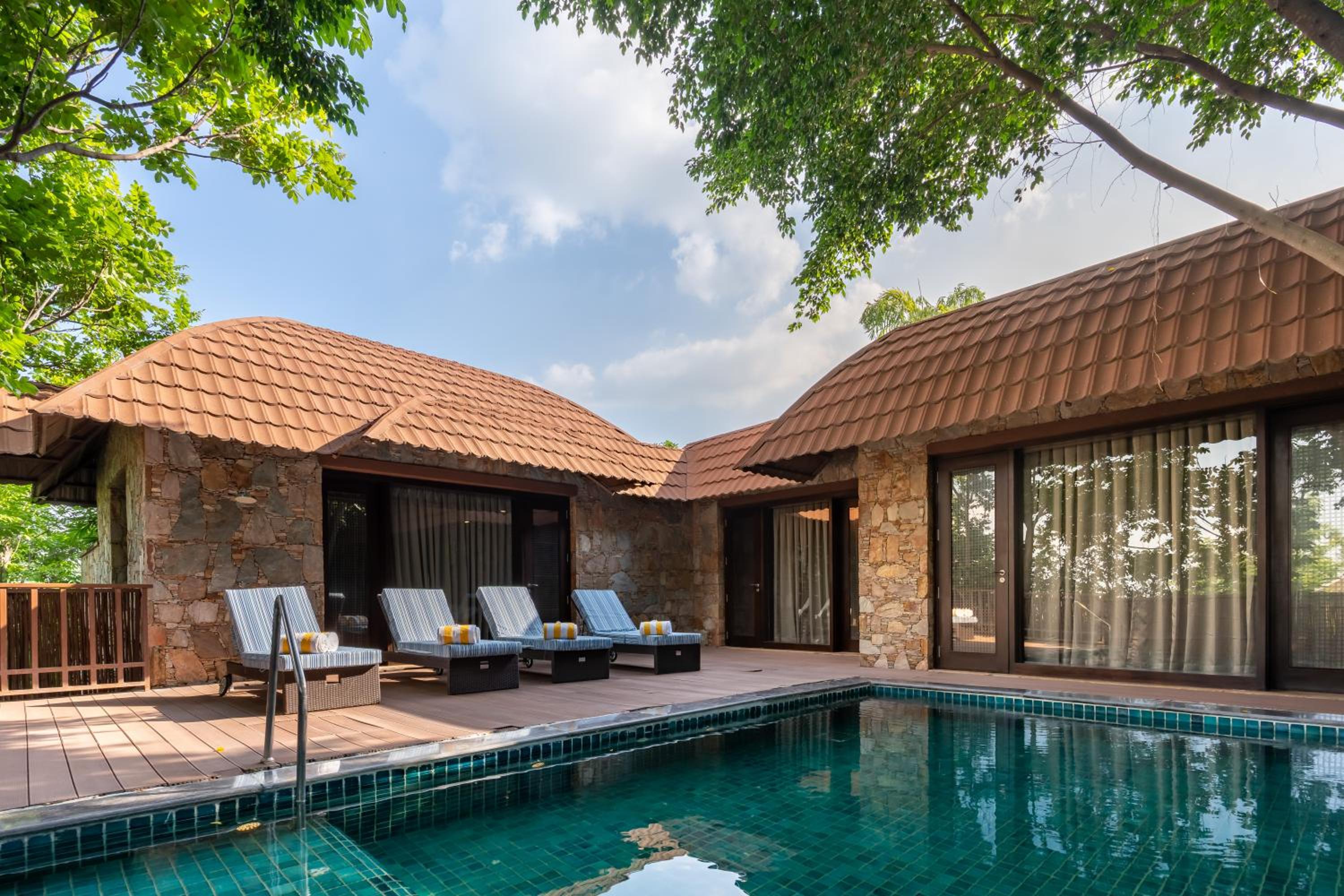 Suite with Private Pool – 20% off on F&B, 20% off on Spa and Laundry, Happy Hours from 11 AM to 7 PM Suite with Private Pool – 20% off on F&B, 20% off on Spa and Laundry, Happy Hours from 11 AM to 7 PM
